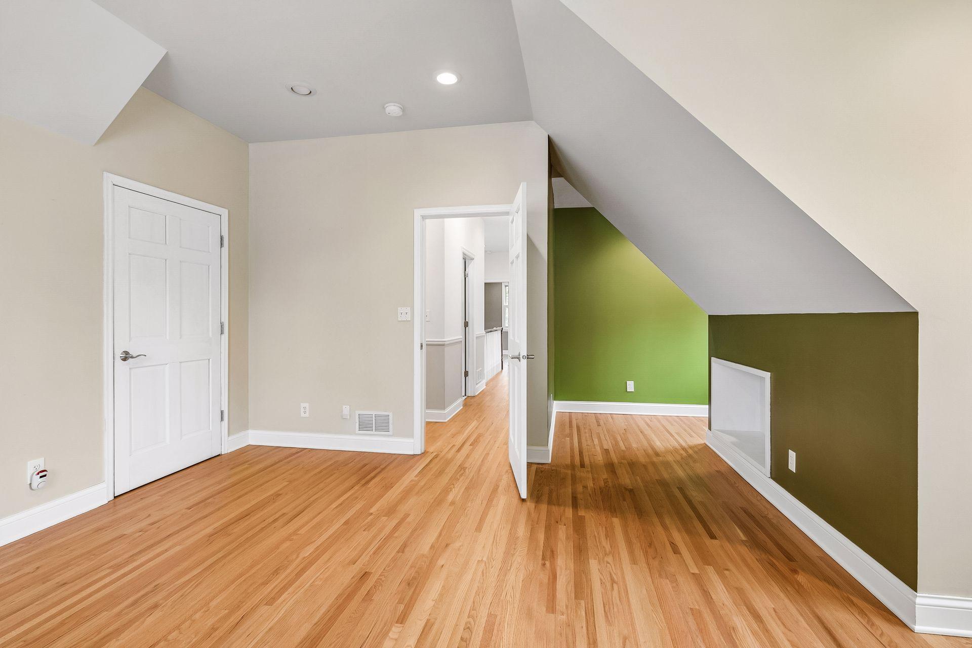 Upstairs Bedroom bonus nook