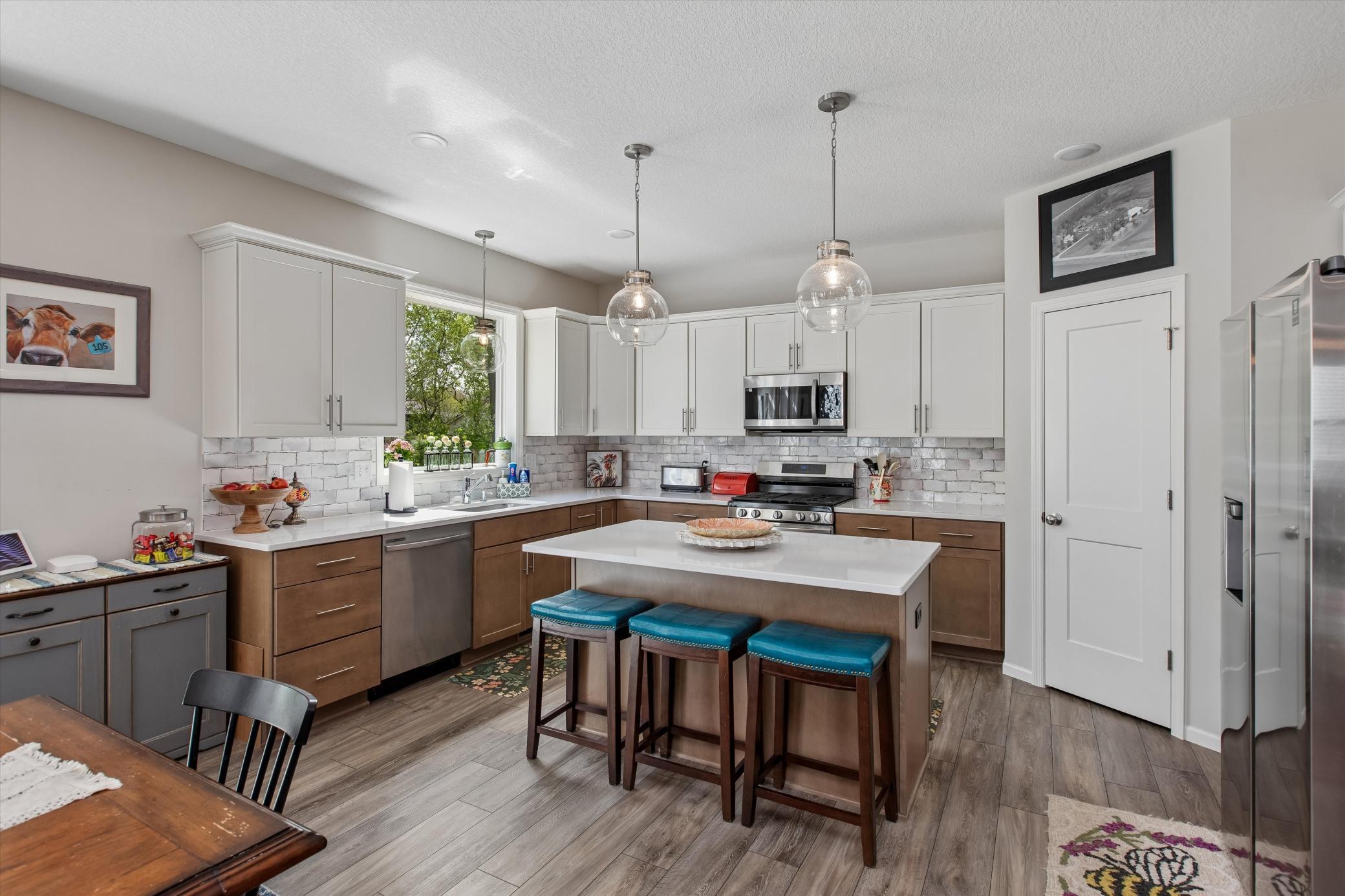 Bright kitchen with breakfast bar