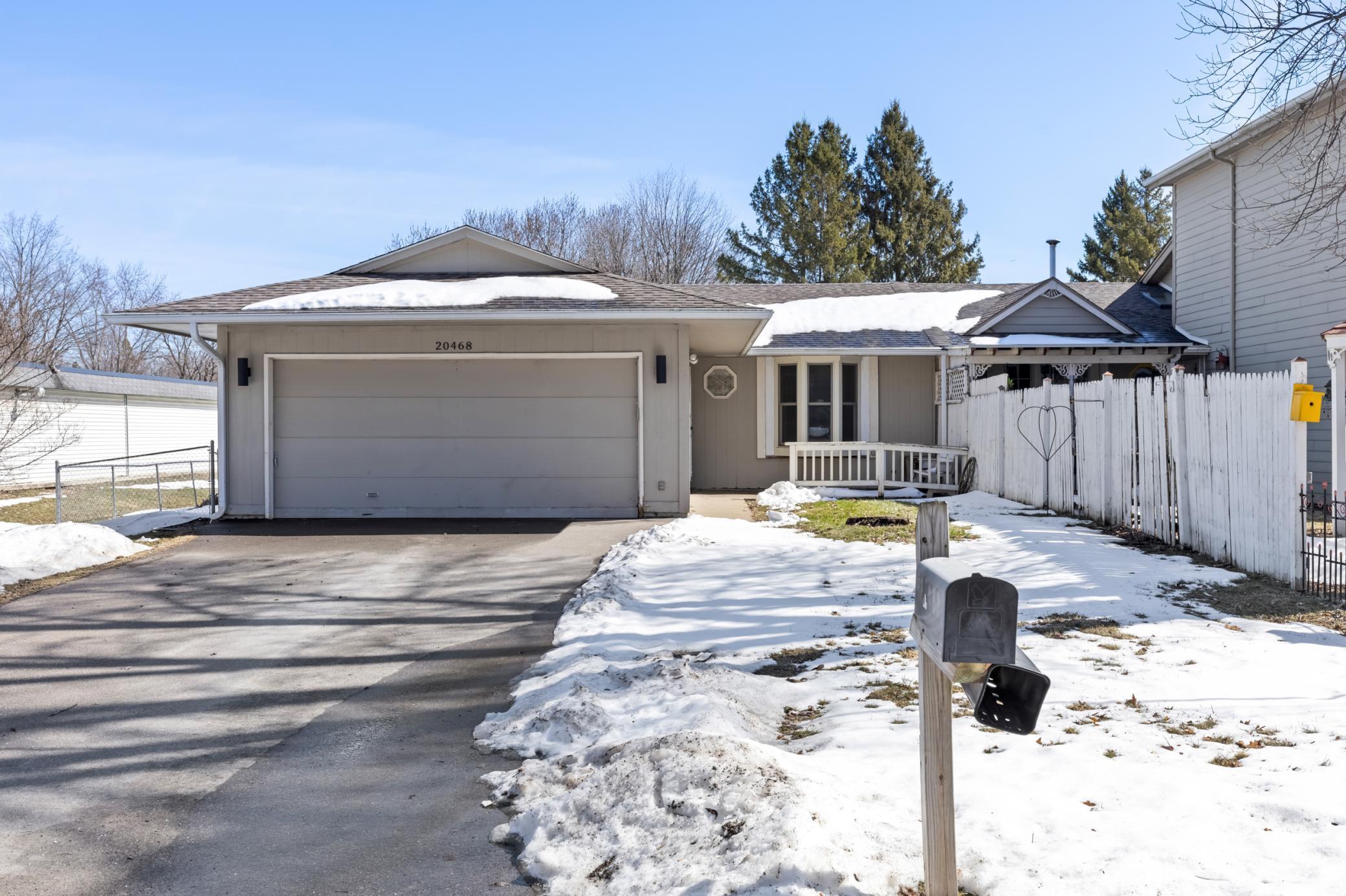 20468 Iberia Street, Lakeville - Twin Home with No Association and Fenced Back Yard Ready for it's Next Chapter. Asphalt Driveway New 2018, Roof New 2014.