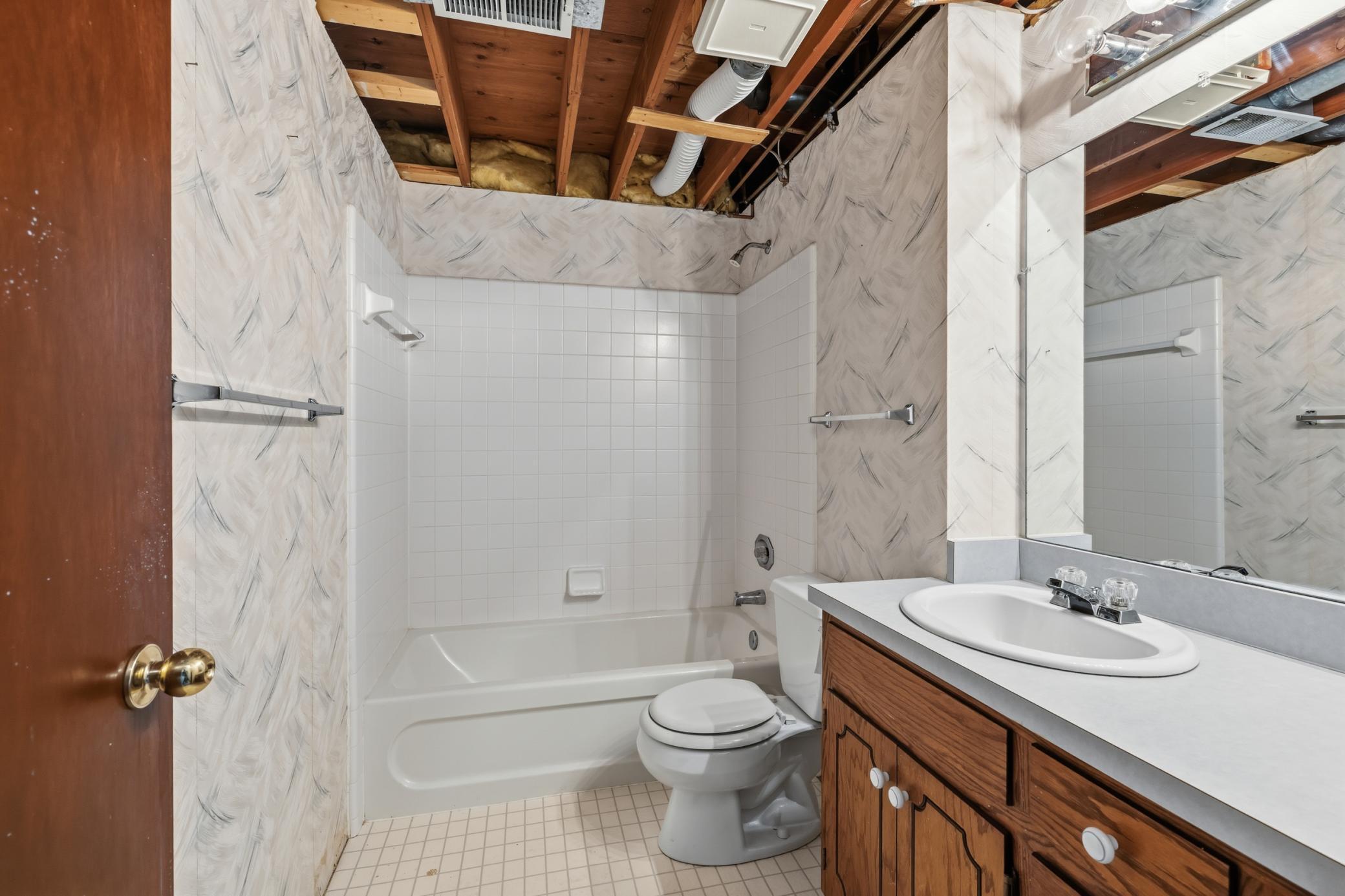 Lower Level Full Bath