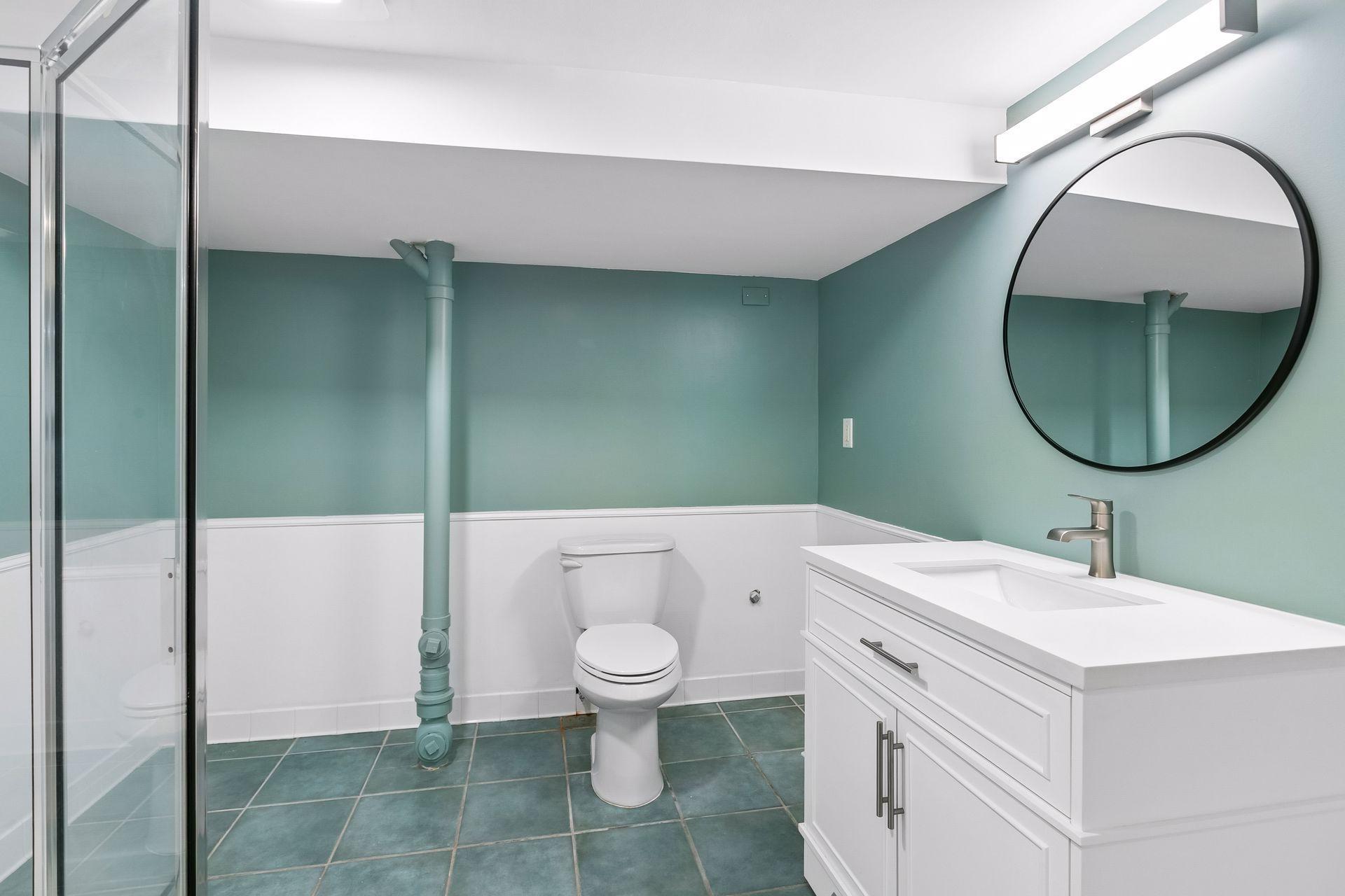 The lower level 3/4 bathroom.