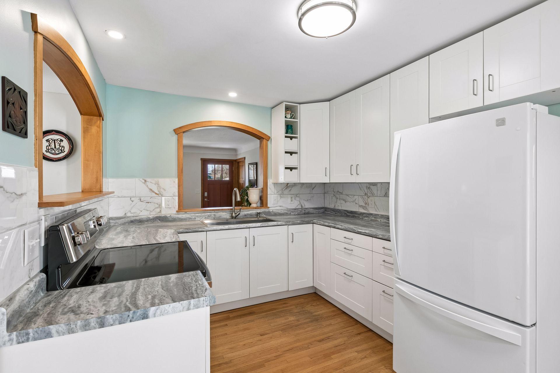 WOW- check out this kitchen!