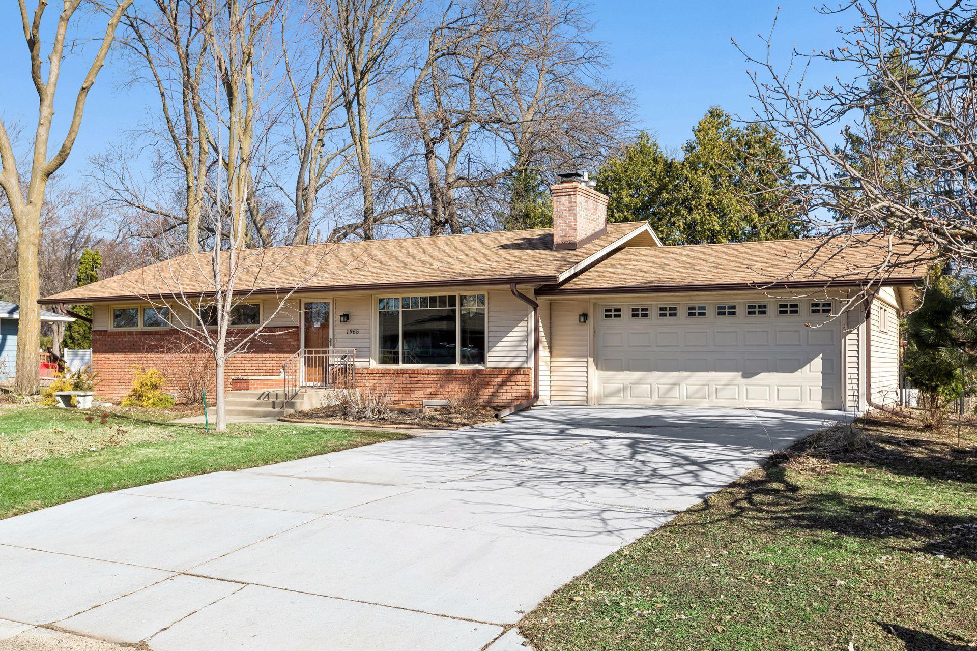 This wonderful home features 3 bedrooms and 2 bathrooms.