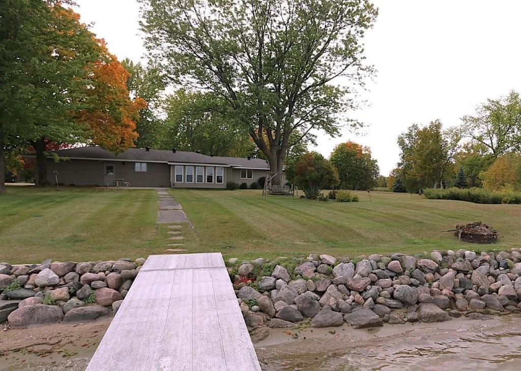 Guiliani lakeside.jpg