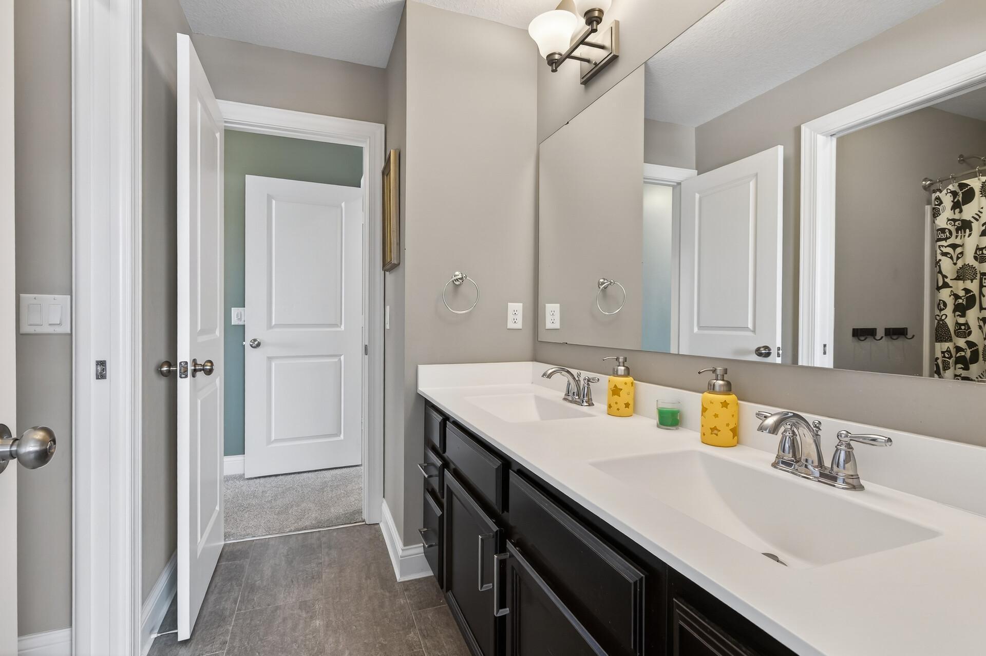 Full jack and Jill access bedroom 4