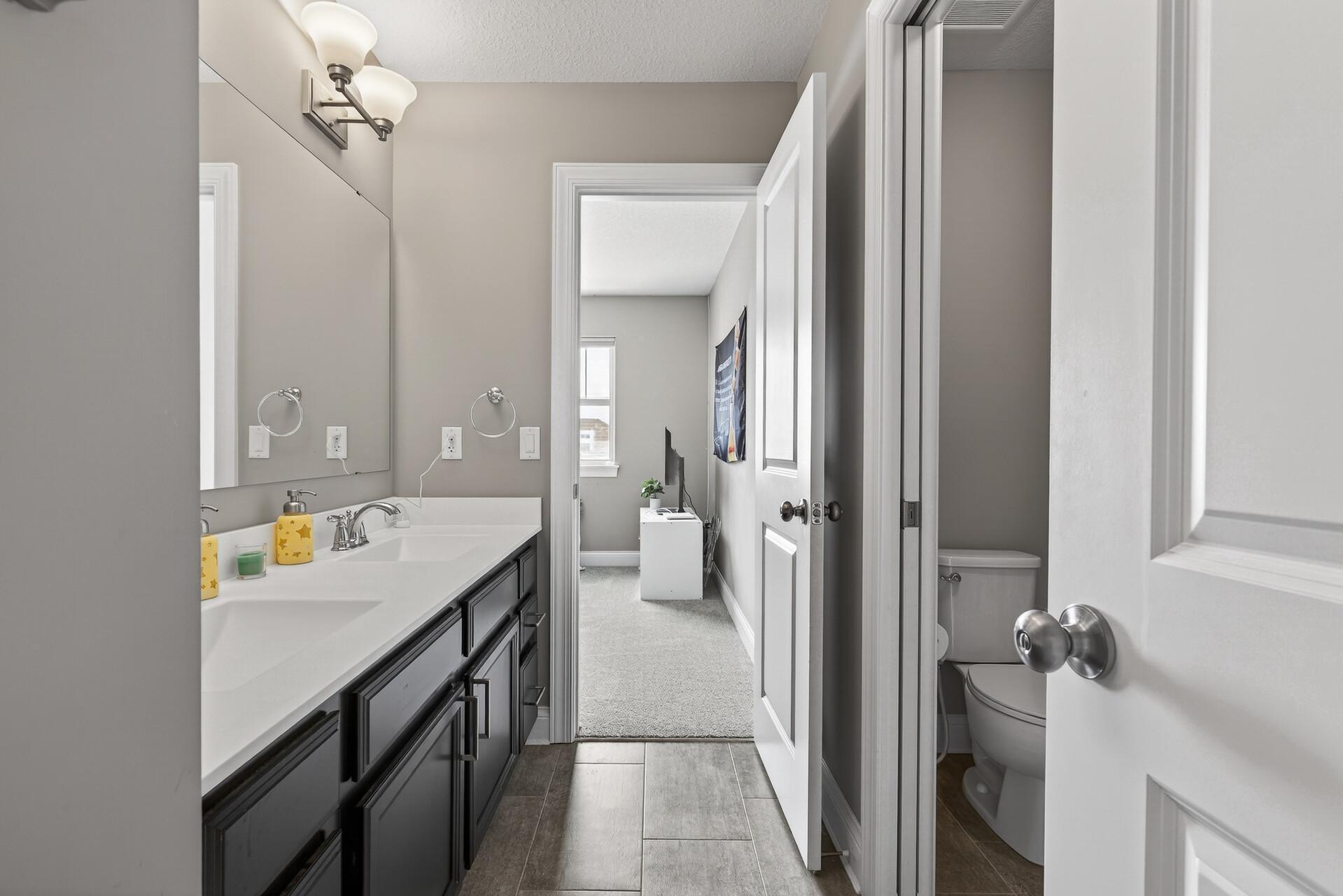 Full jack and Jill access bedroom 3