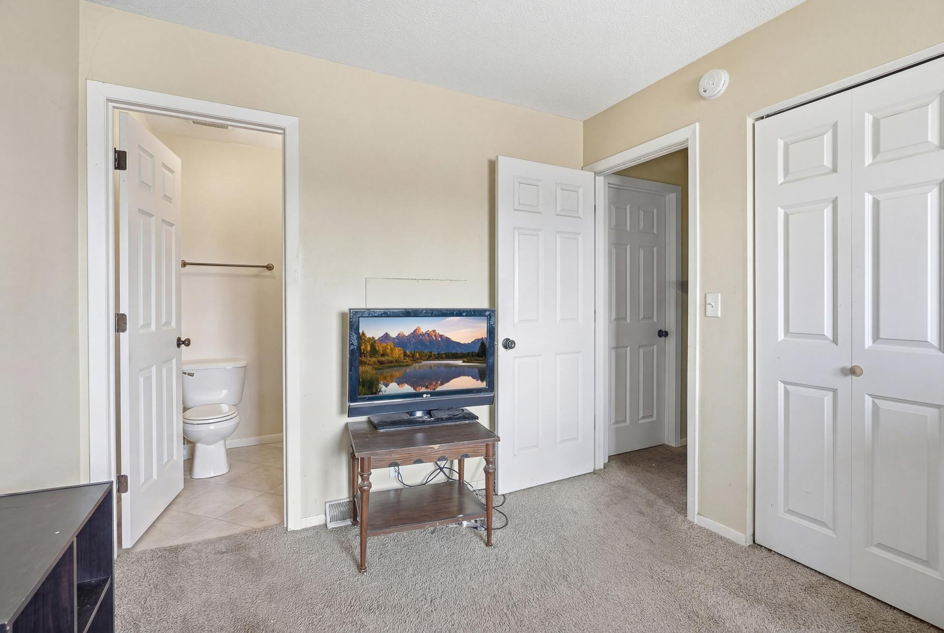 21 2269 11th Ave E MLS - 3:2 12.jpg