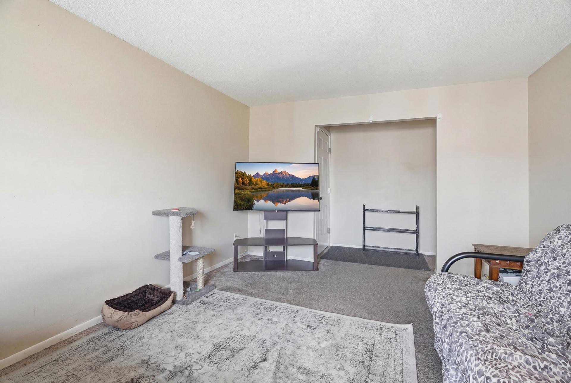 25 26 2269 11th Ave E MLS - 3:2 17.jpg