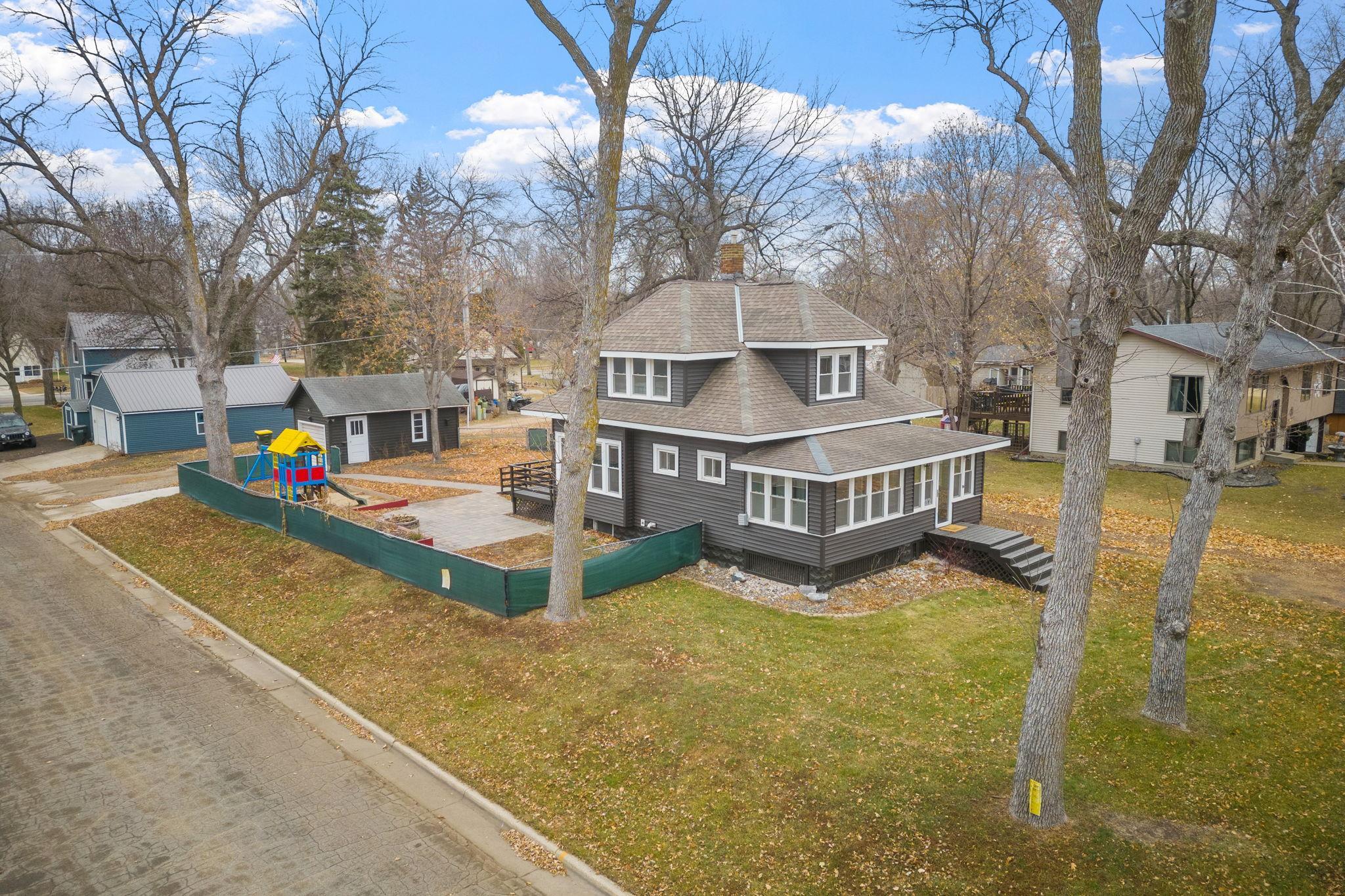 8-web-or-mls-212 E Road S-8.jpg