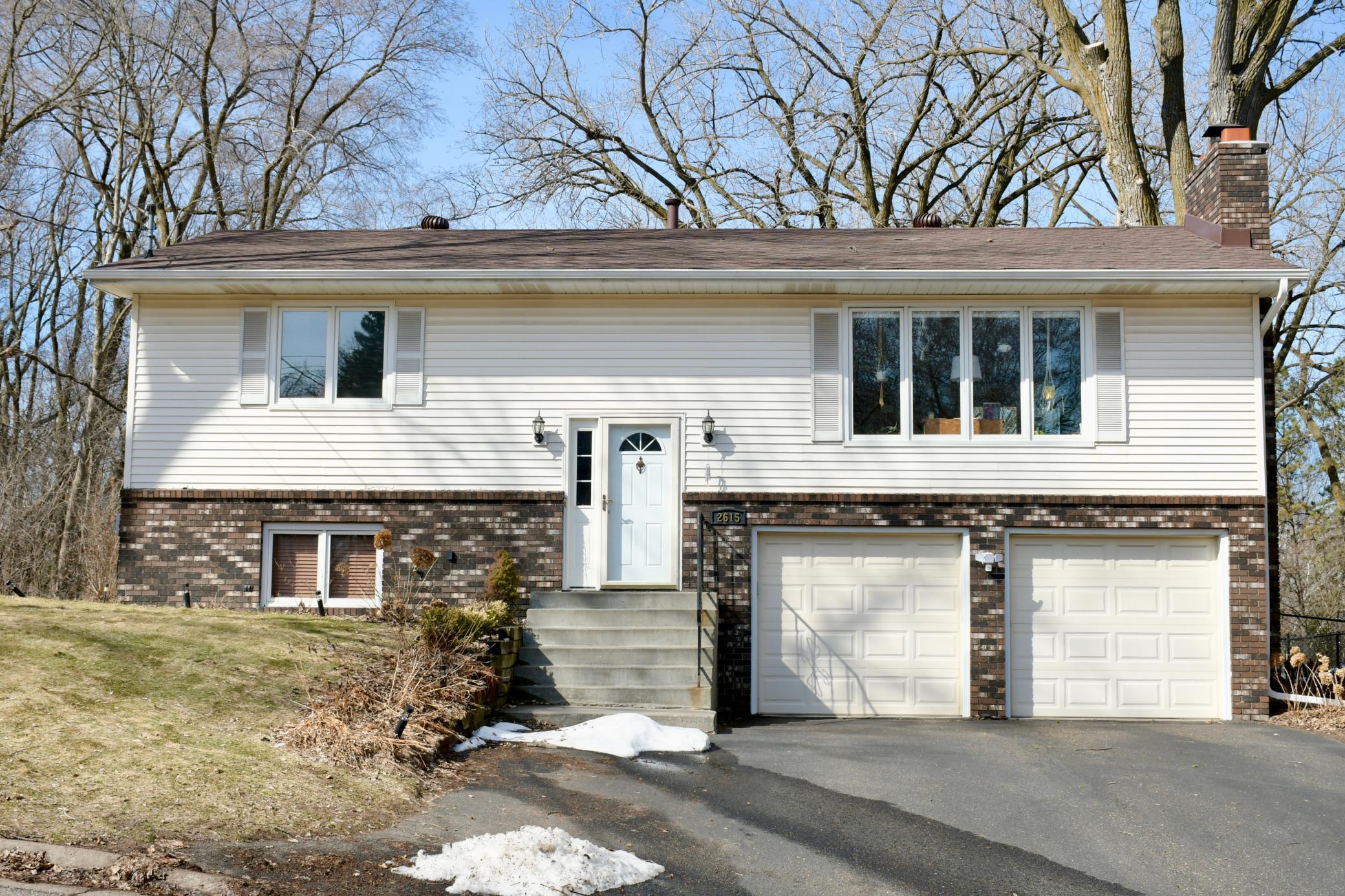 Discover for yourself this lovely home set on an expansive yard nestled in a good community in Maplewood.