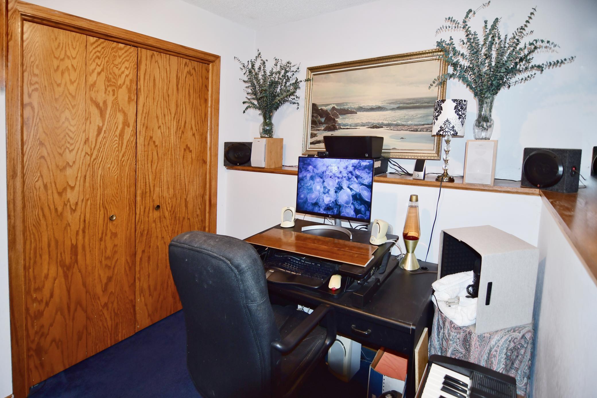 Bonus room or 4th bedroom