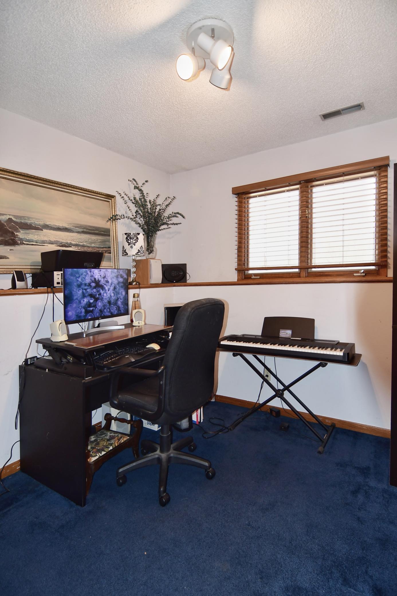 Bonus room can transform to a 4th bedroom