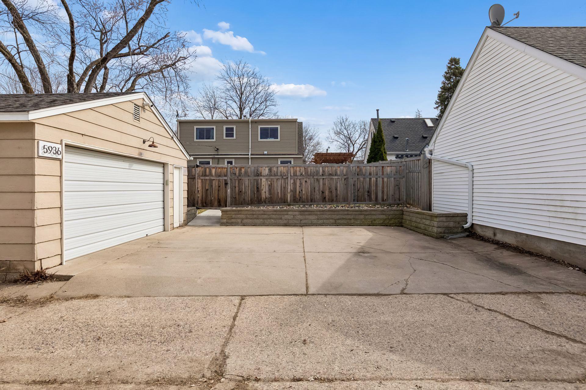 5936 Newton Avenue South - Spacecrafting - 0042.jpg