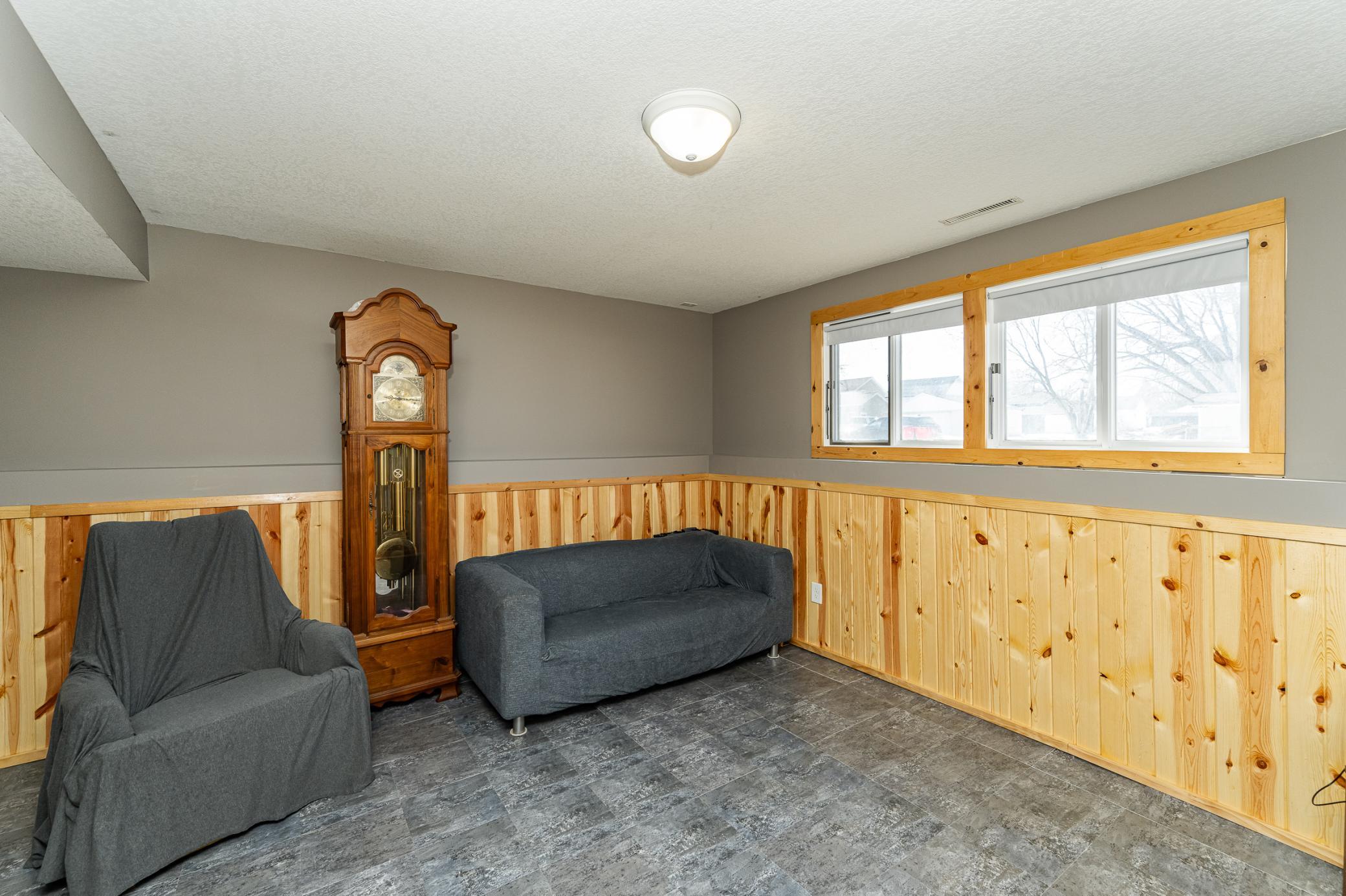 Family room 2.jpg