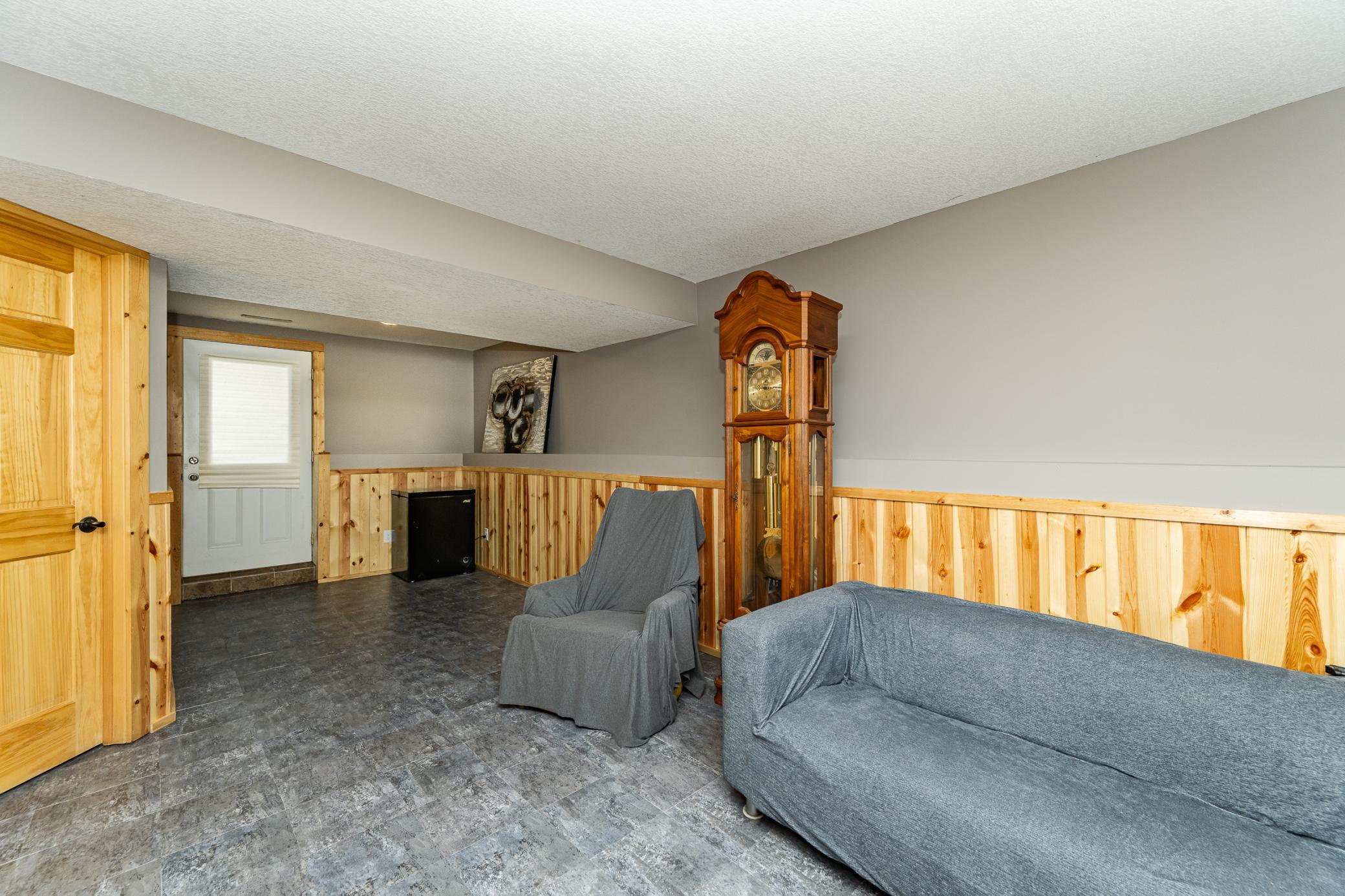 Family room 3.jpg