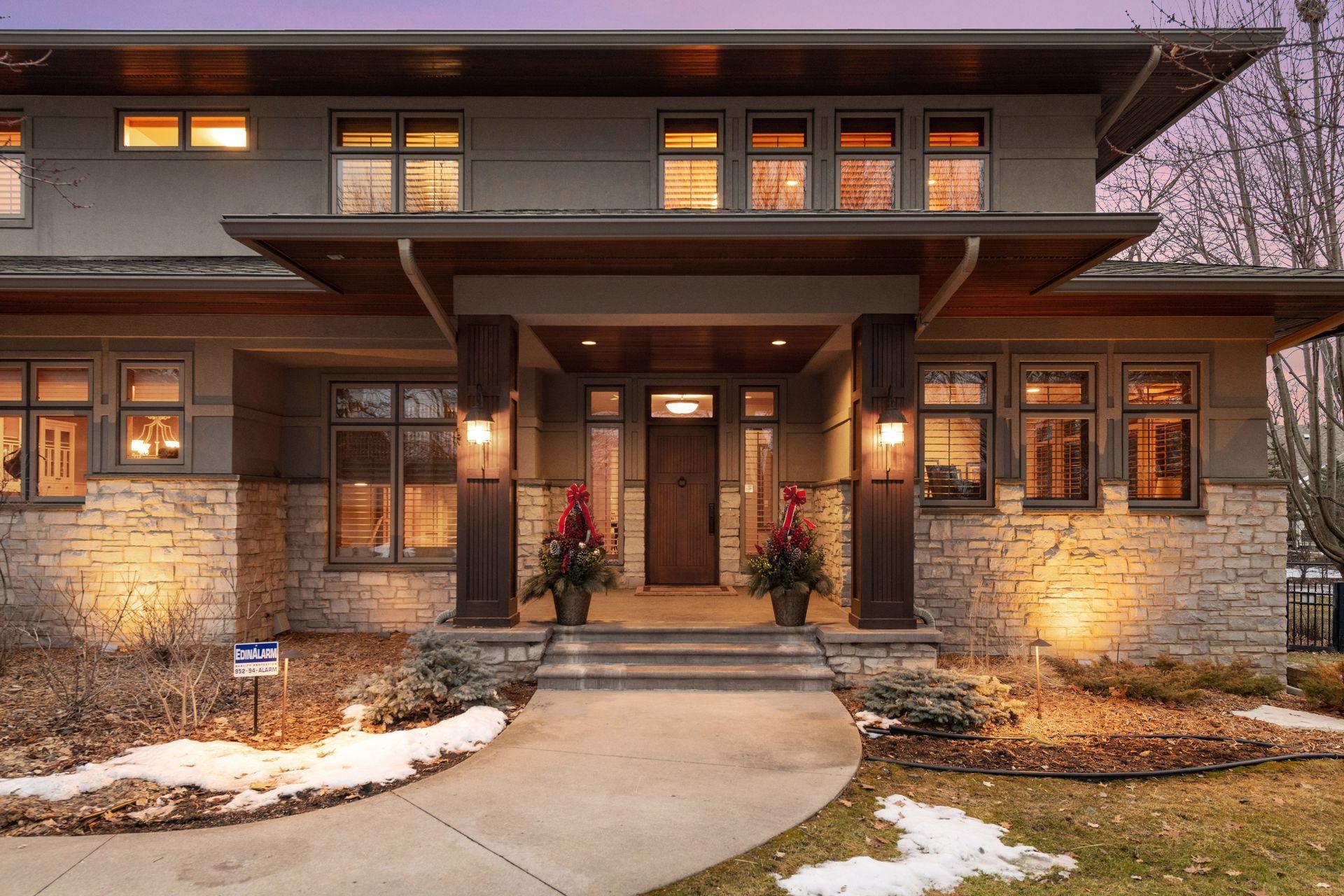 5425 Highwood Drive West - Spacecrafting - 0006.jpg