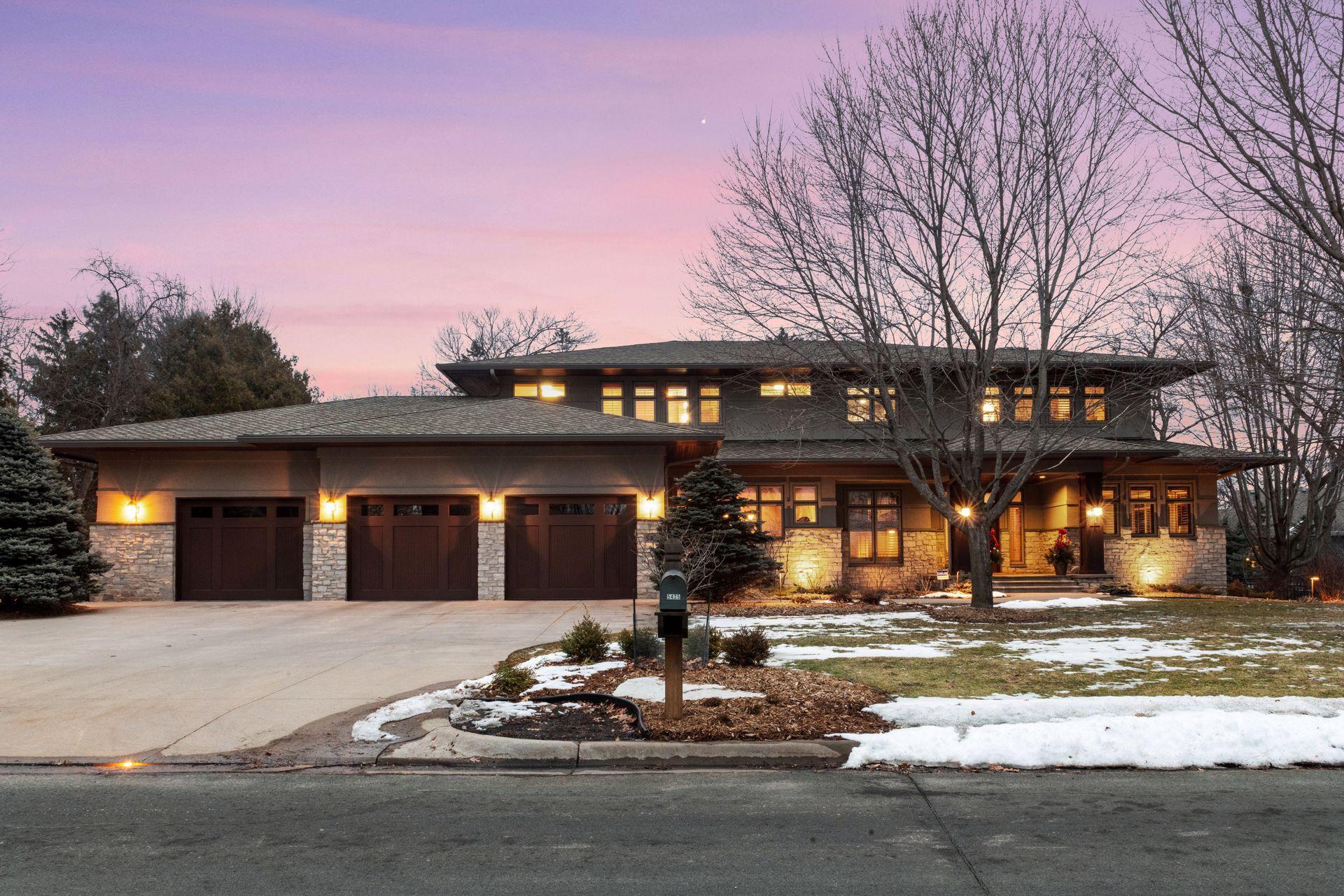 5425 Highwood Drive West - Spacecrafting - 0004.jpg