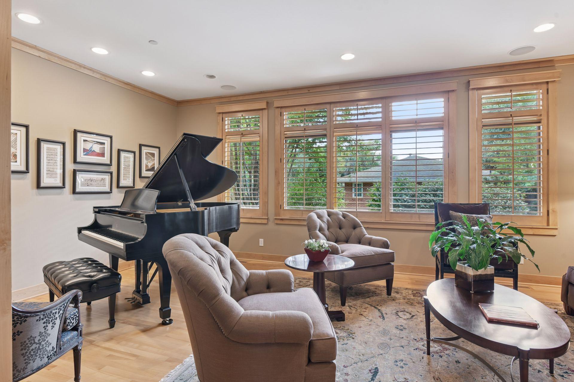 5425 Highwood Drive West - Spacecrafting - 0011.jpg