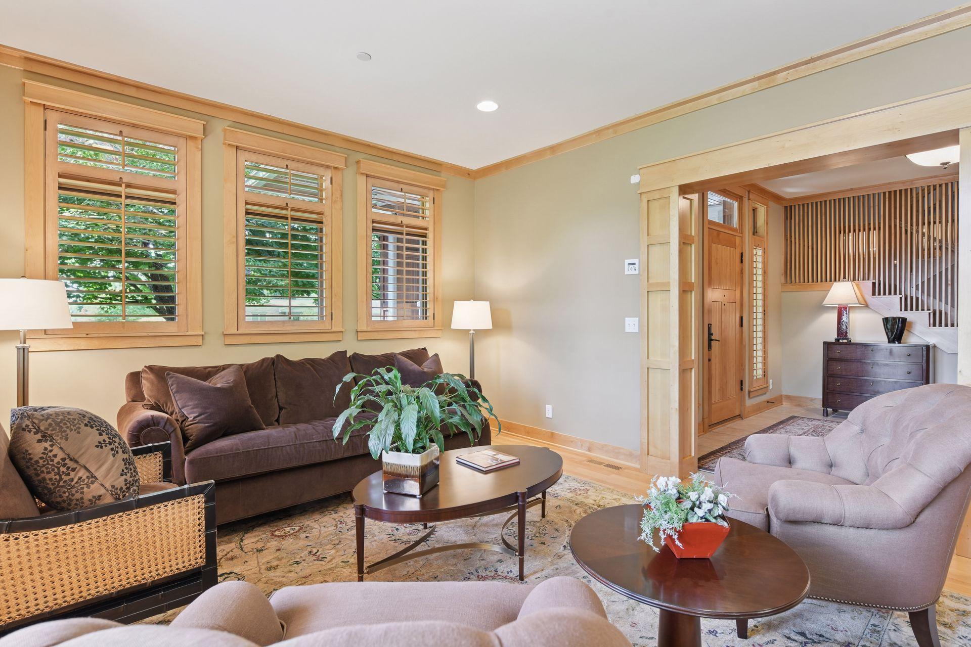 5425 Highwood Drive West - Spacecrafting - 0013.jpg