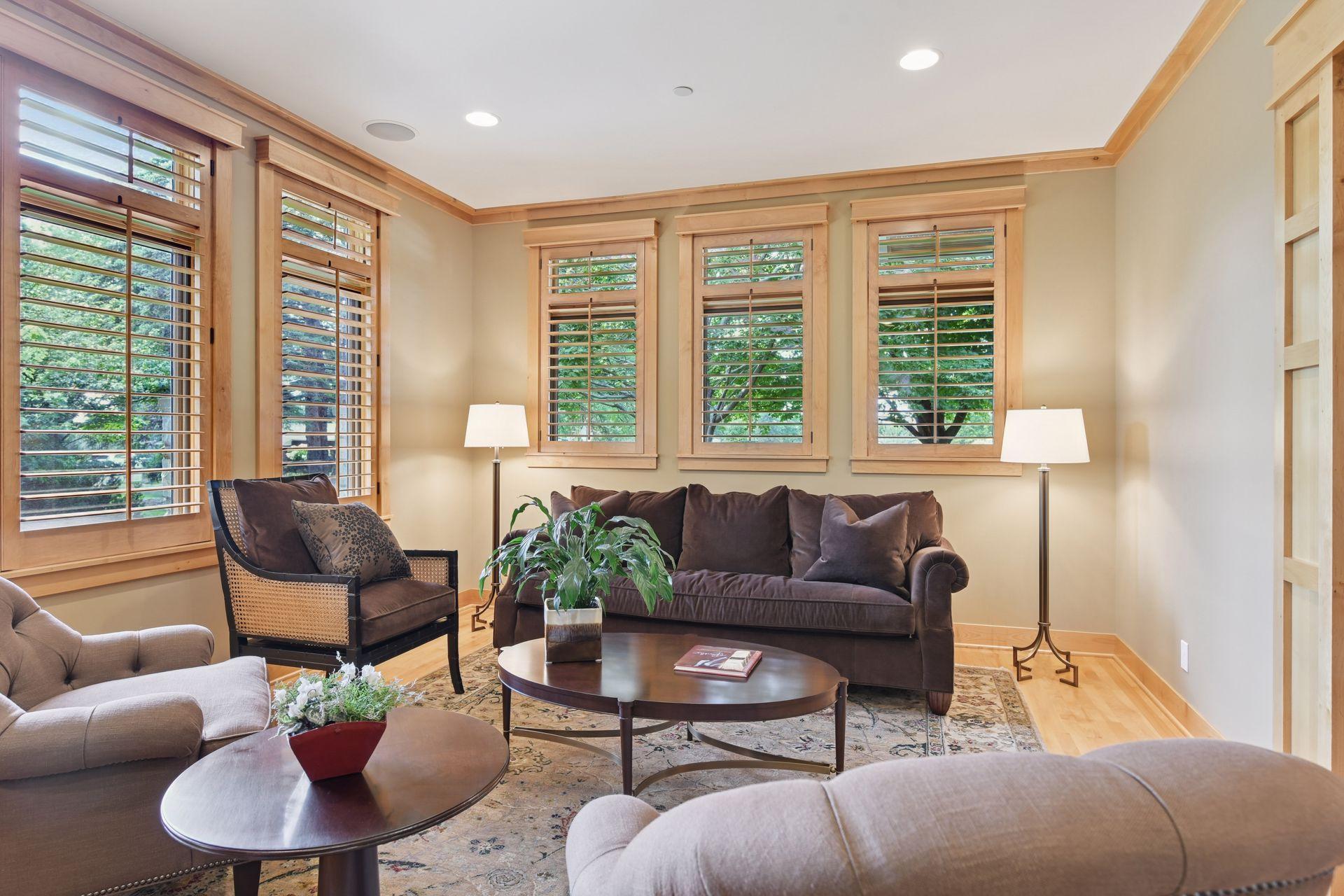 5425 Highwood Drive West - Spacecrafting - 0012.jpg