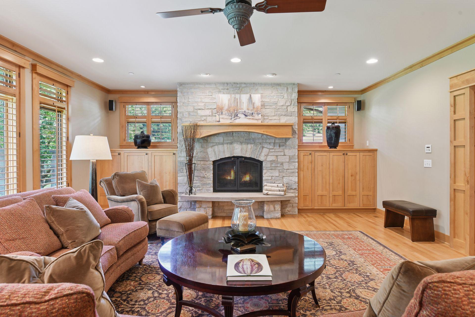 5425 Highwood Drive West - Spacecrafting - 0016.jpg