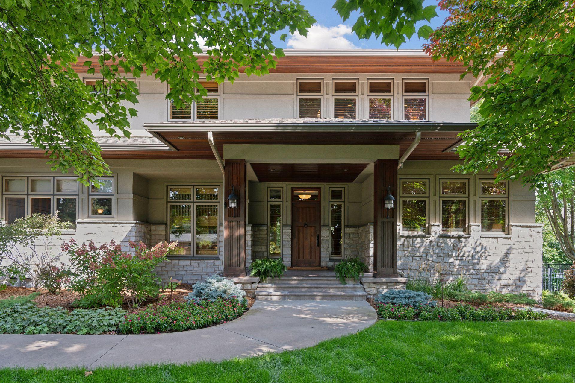 5425 Highwood Drive West - Spacecrafting - 0003.jpg