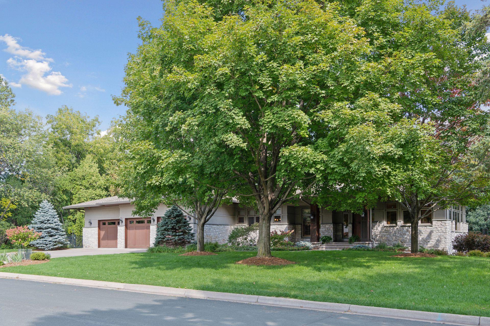 5425 Highwood Drive West - Spacecrafting - 0004.jpg