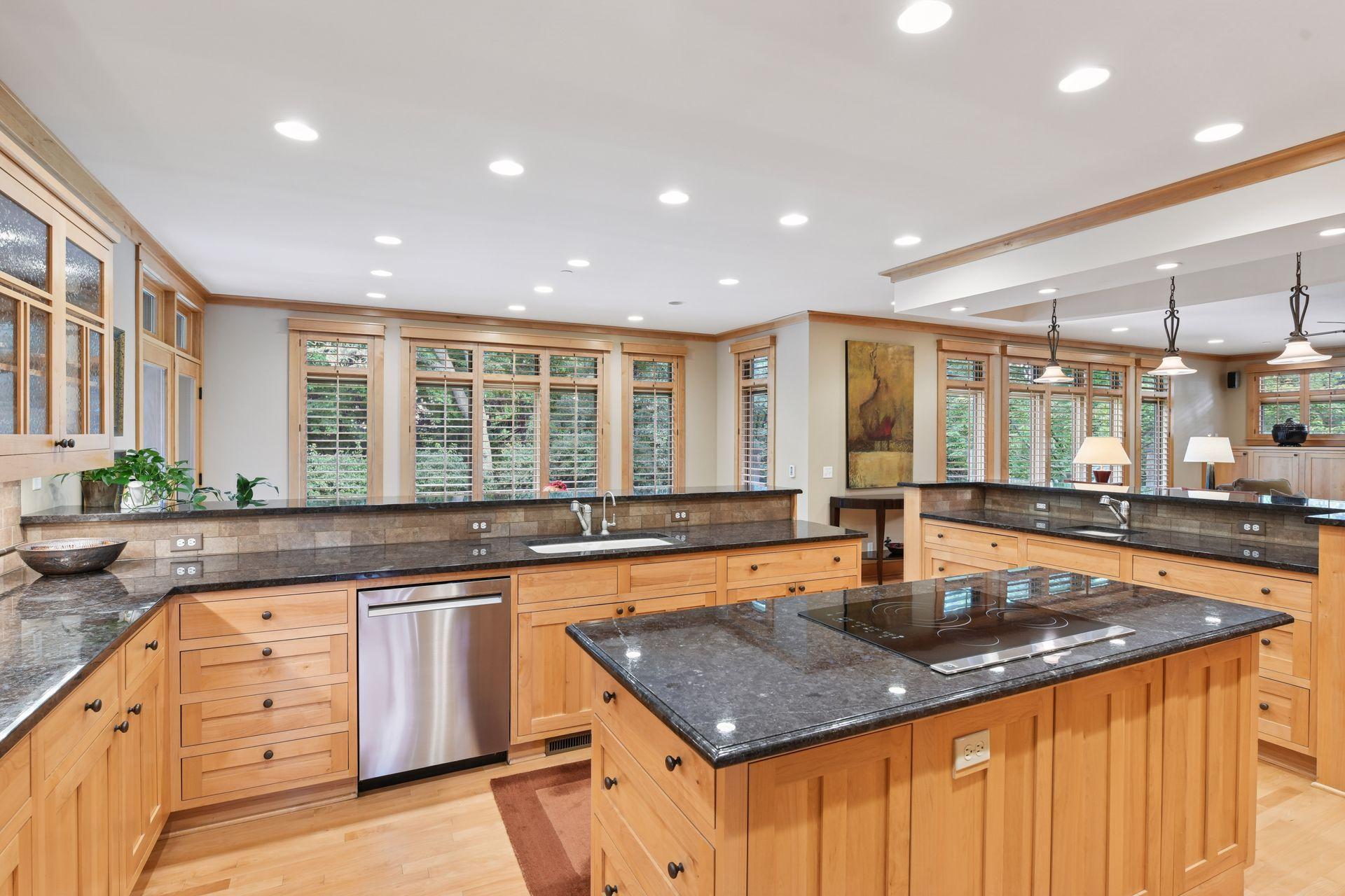 5425 Highwood Drive West - Spacecrafting - 0024.jpg