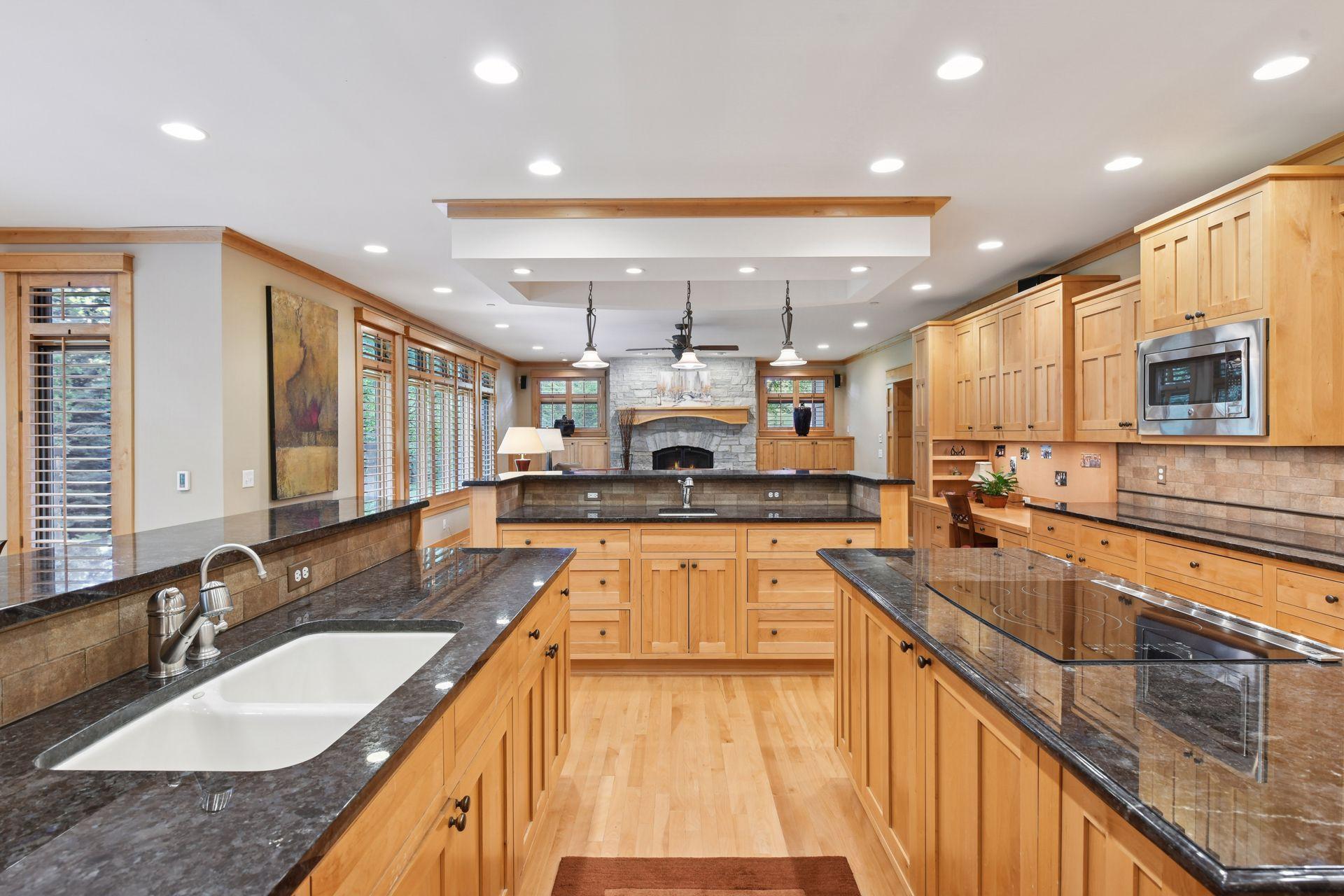 5425 Highwood Drive West - Spacecrafting - 0025.jpg