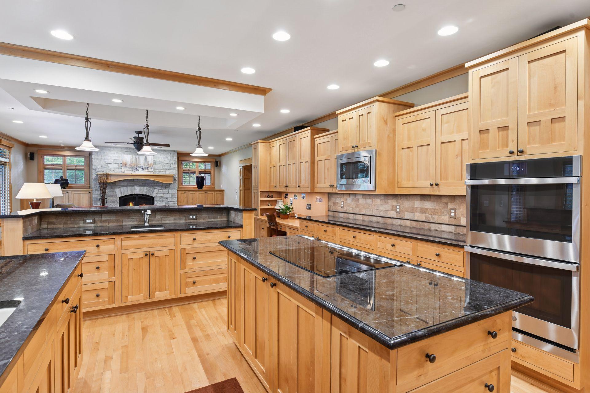 5425 Highwood Drive West - Spacecrafting - 0026.jpg