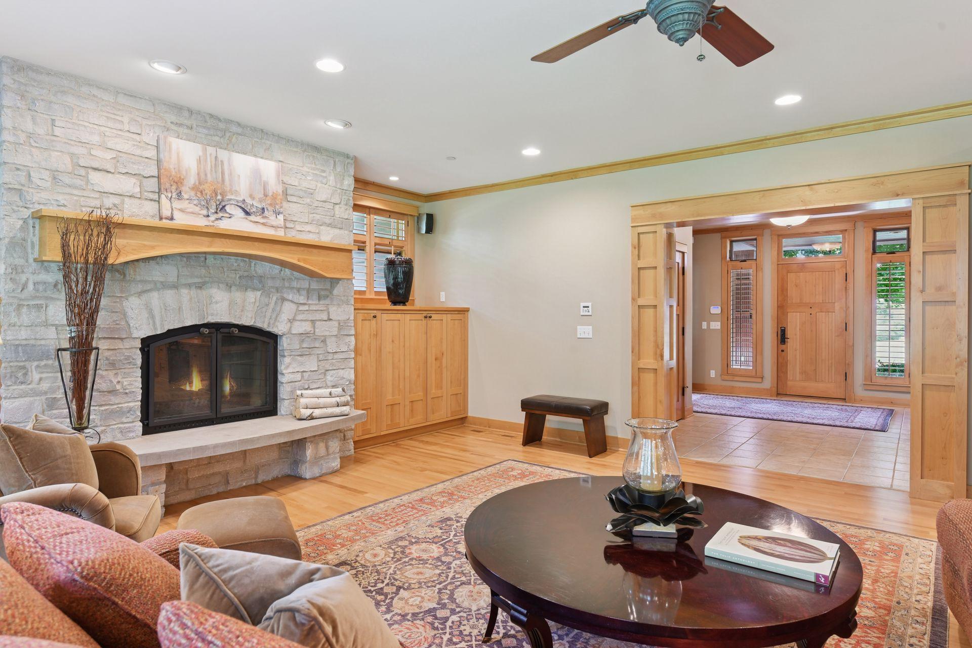 5425 Highwood Drive West - Spacecrafting - 0017.jpg