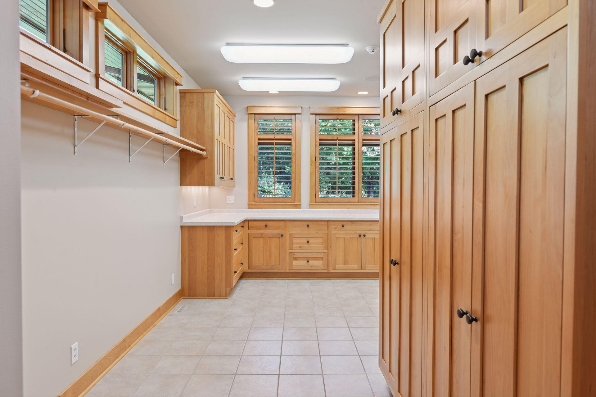 5425 Highwood Drive West - Spacecrafting - 0039.jpg