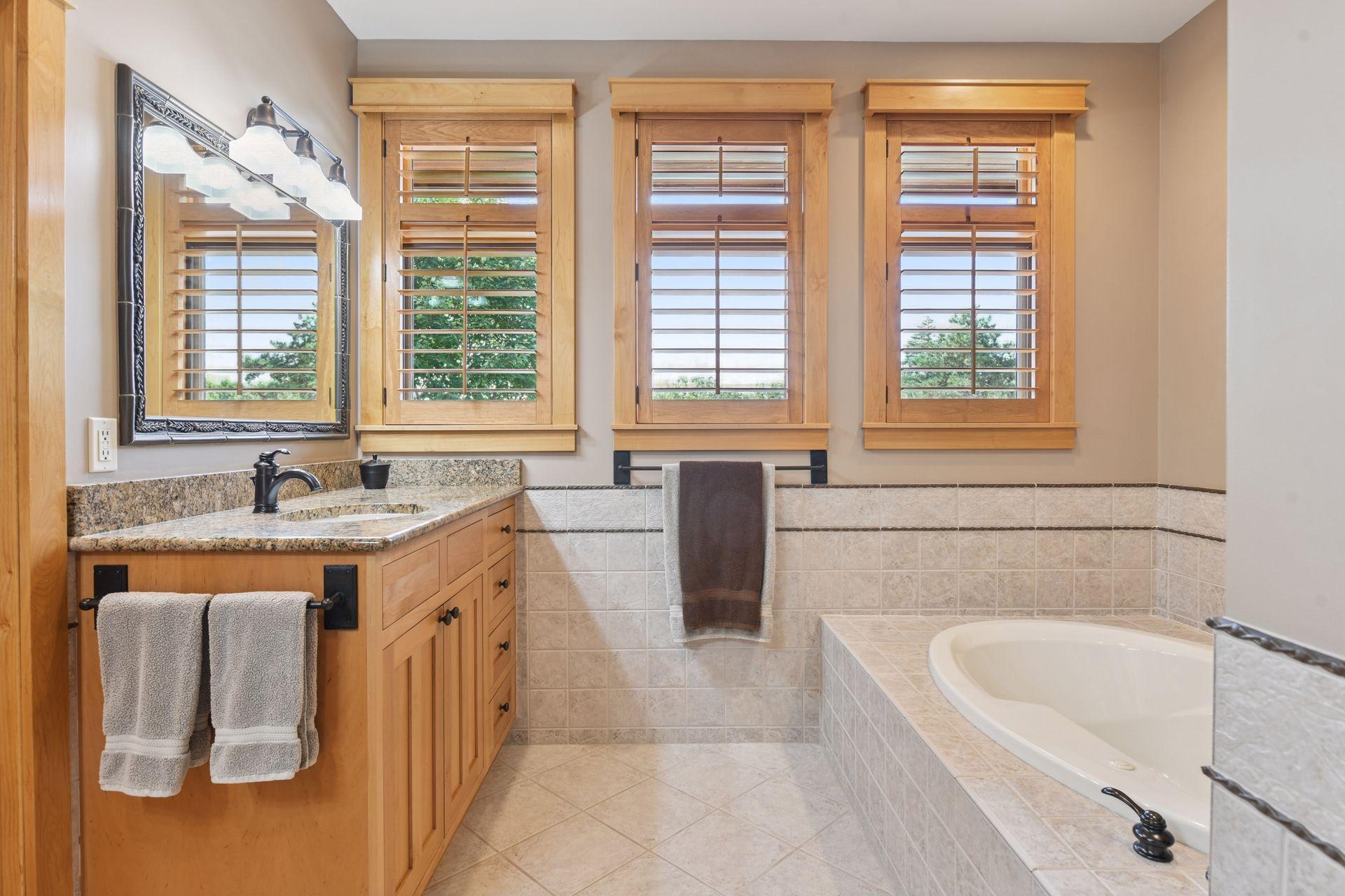 5425 Highwood Drive West - Spacecrafting - 0048.jpg