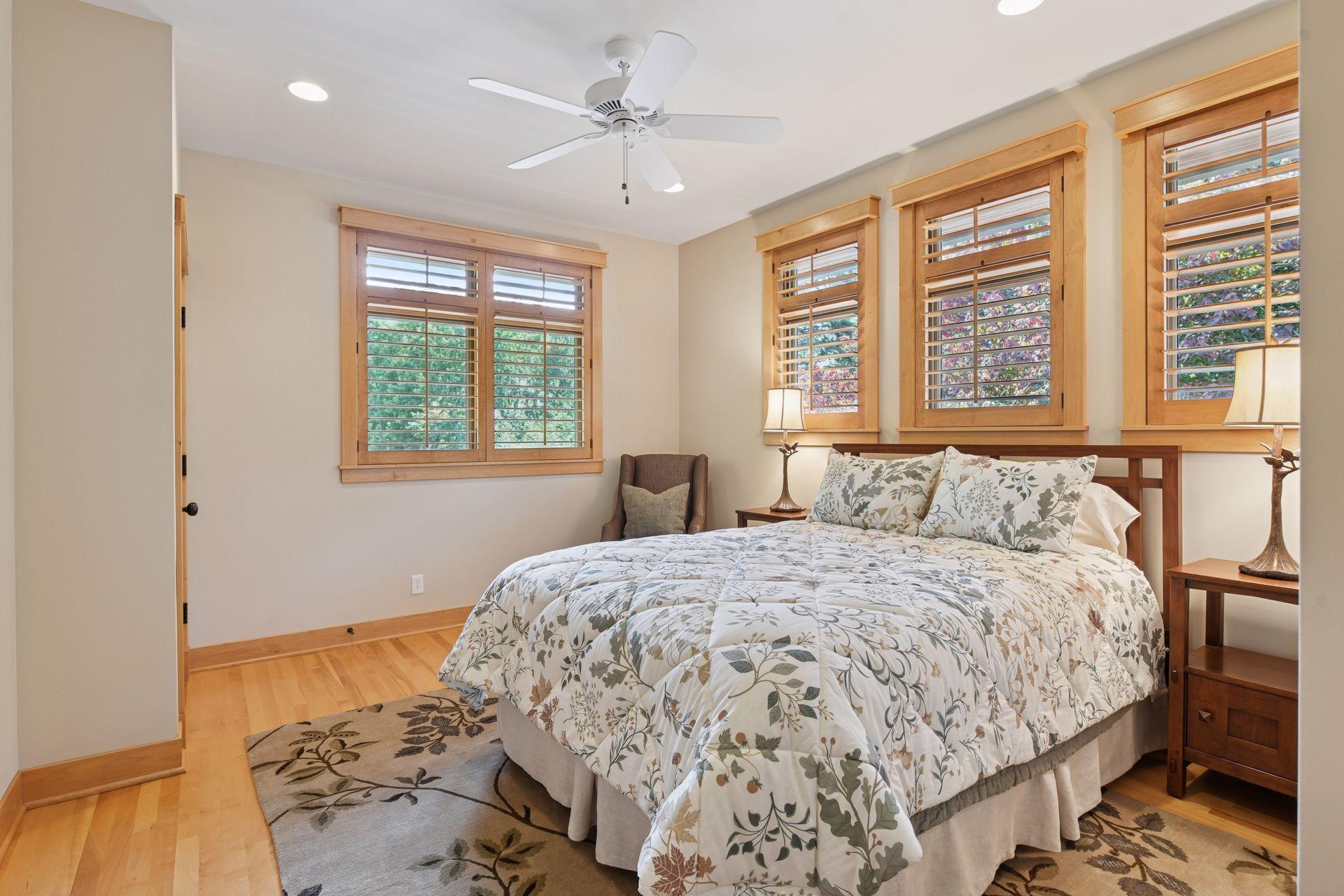 5425 Highwood Drive West - Spacecrafting - 0057.jpg