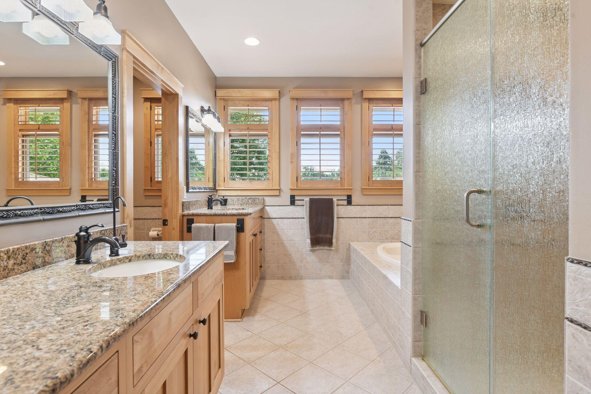 5425 Highwood Drive West - Spacecrafting - 0047.jpg