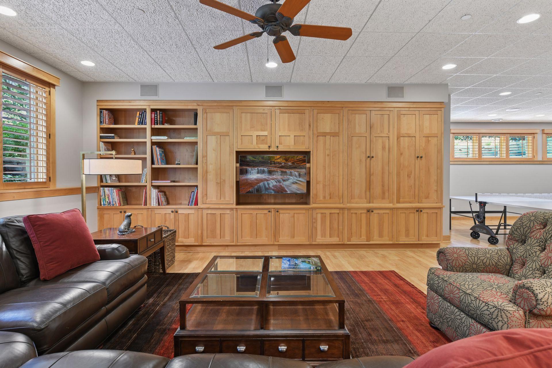 5425 Highwood Drive West - Spacecrafting - 0060.jpg