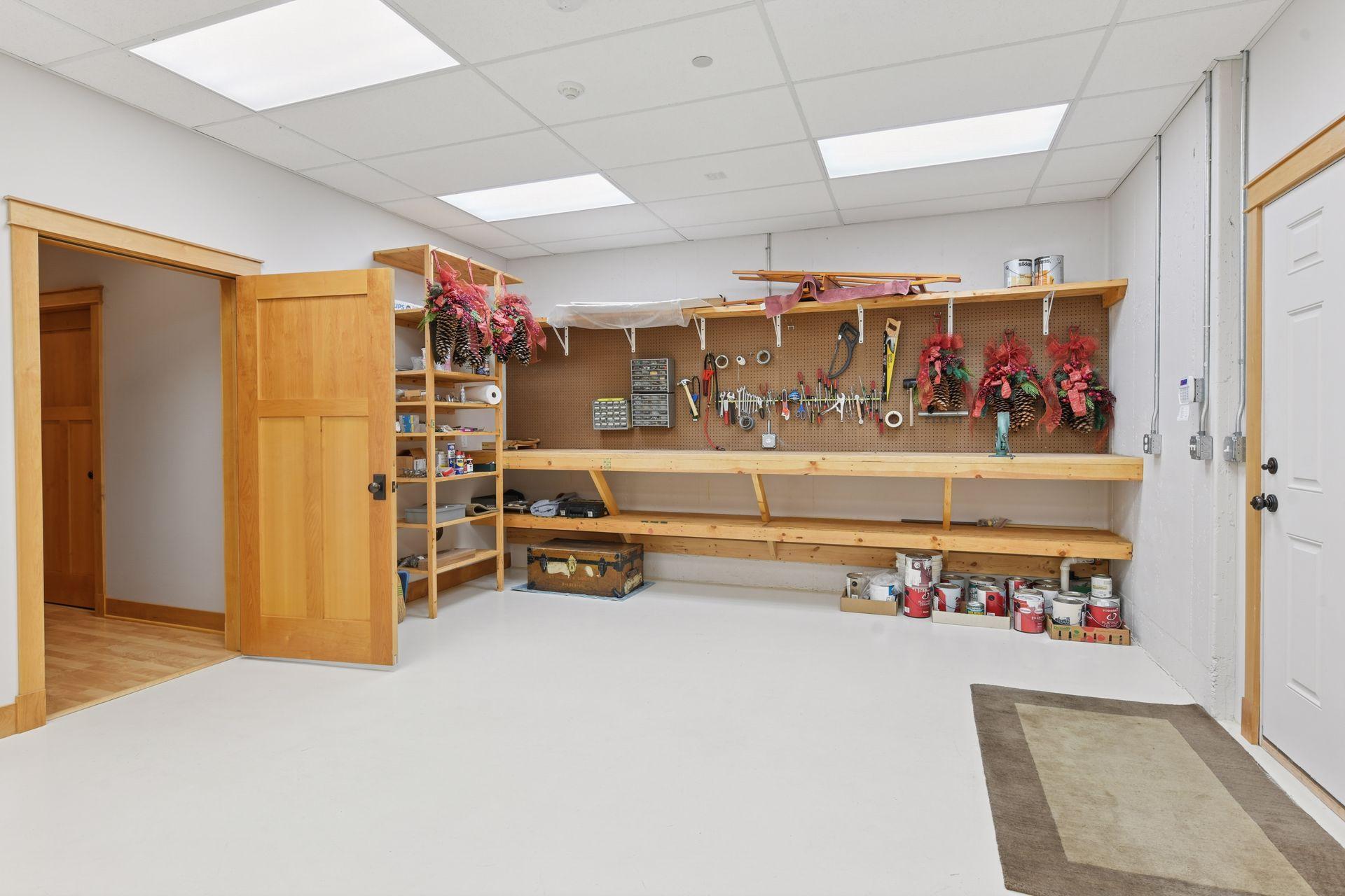 5425 Highwood Drive West - Spacecrafting - 0069.jpg