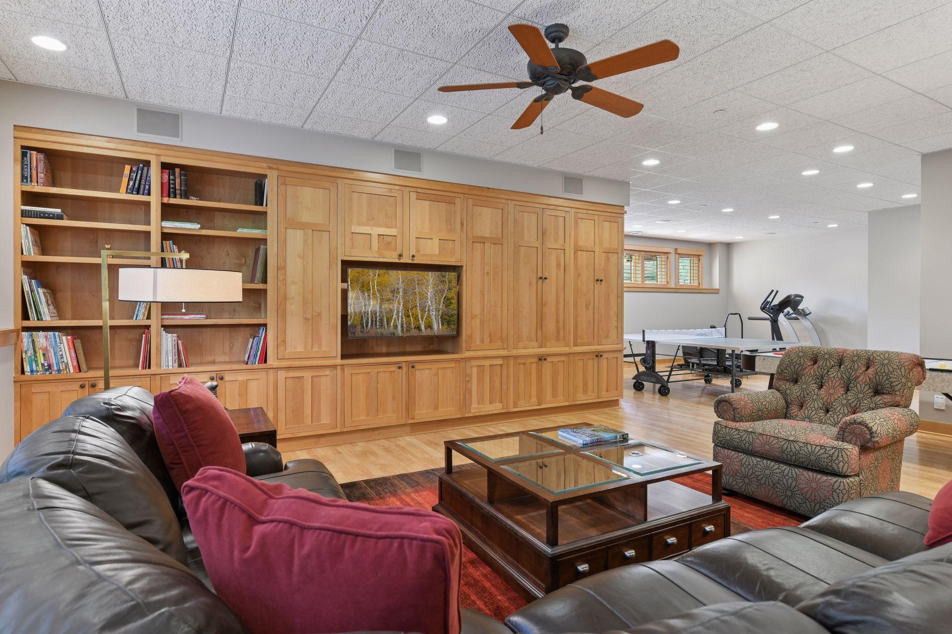 5425 Highwood Drive West - Spacecrafting - 0061.jpg