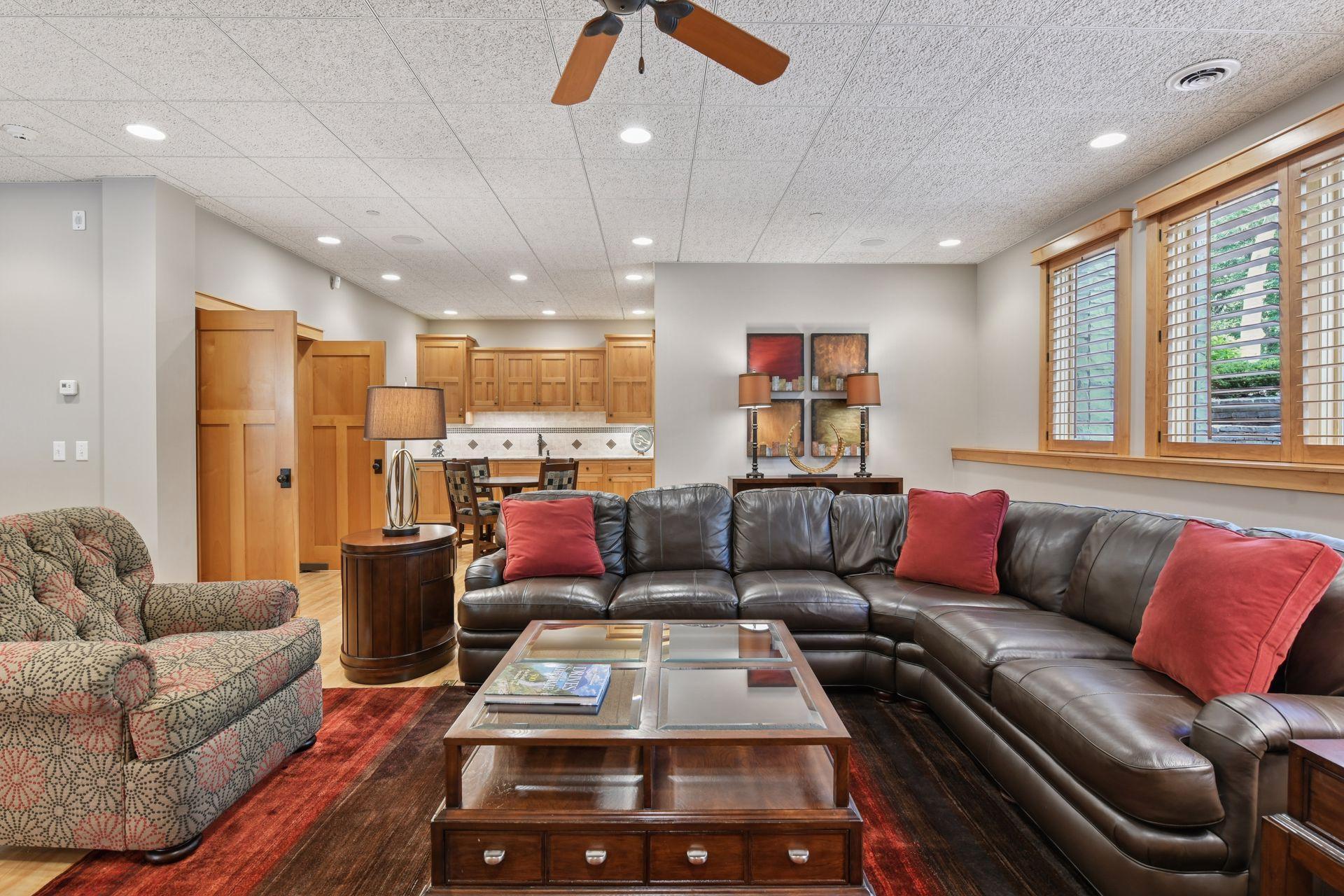 5425 Highwood Drive West - Spacecrafting - 0062.jpg