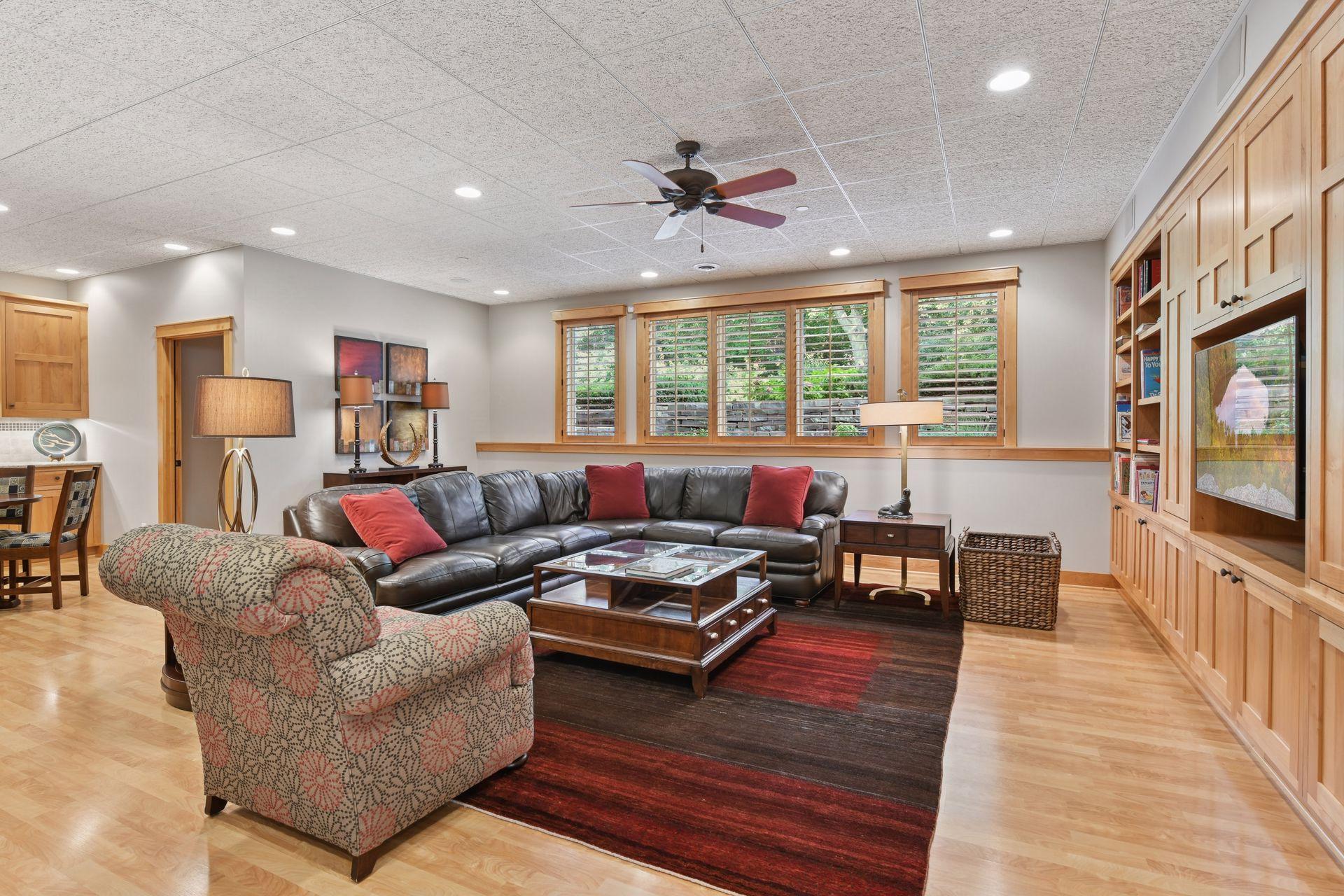 5425 Highwood Drive West - Spacecrafting - 0063.jpg