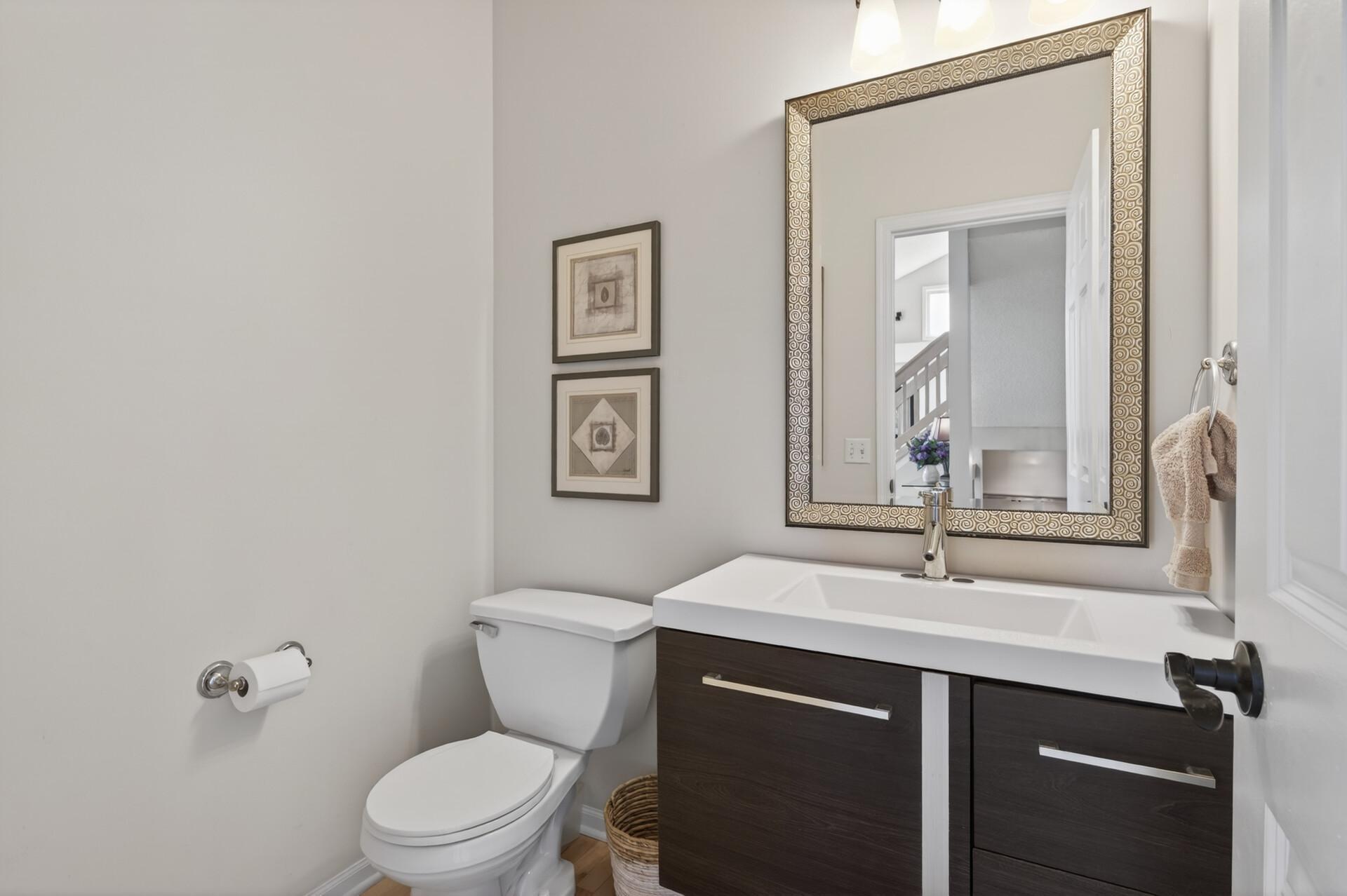 Main Level 1/2 Bathroom