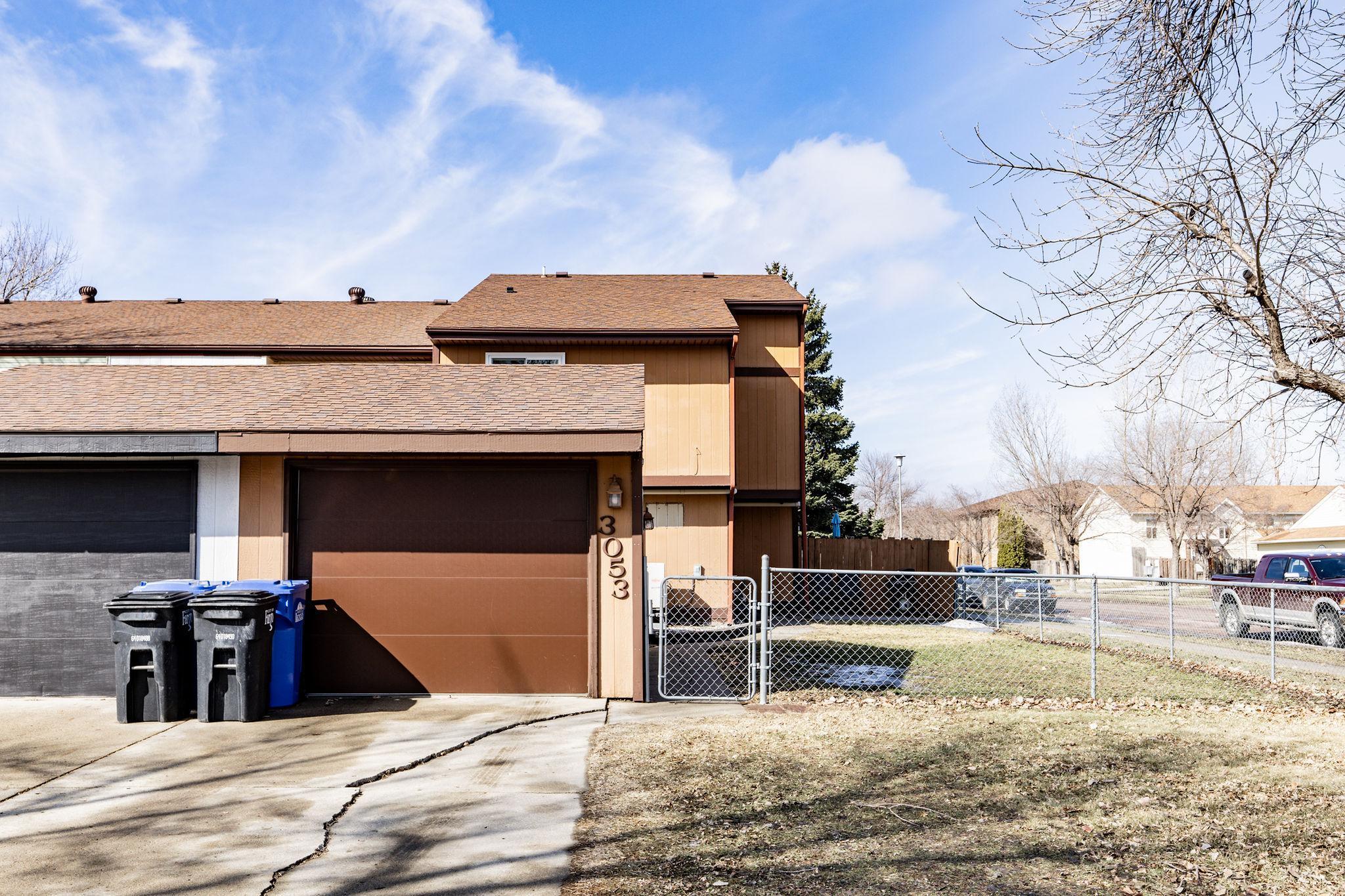 End Unit - faces North/Big Yard