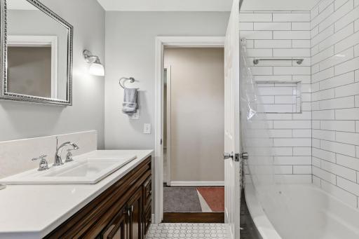 1082 Prior Avenue S, Saint Paul, MN 55116