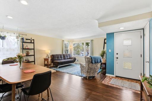 1082 Prior Avenue S, Saint Paul, MN 55116