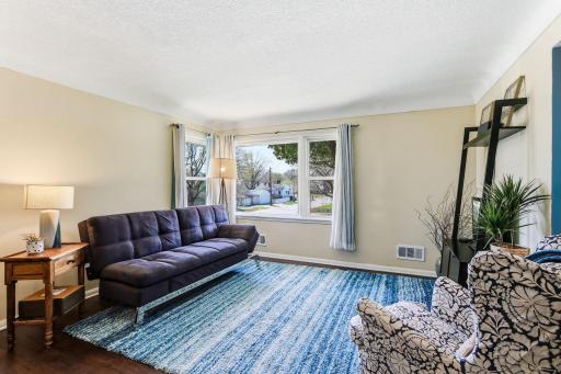 1082 Prior Avenue S, Saint Paul, MN 55116