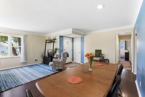 1082 Prior Avenue S, Saint Paul, MN 55116