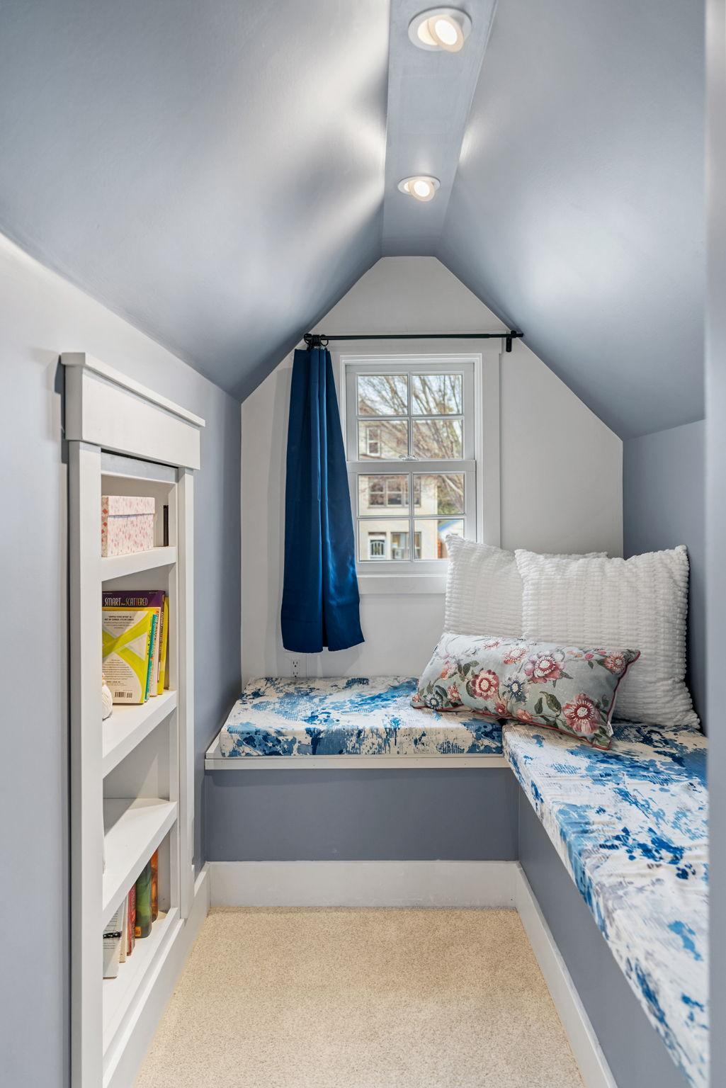 This space is perfect with it's built-in bookshelf