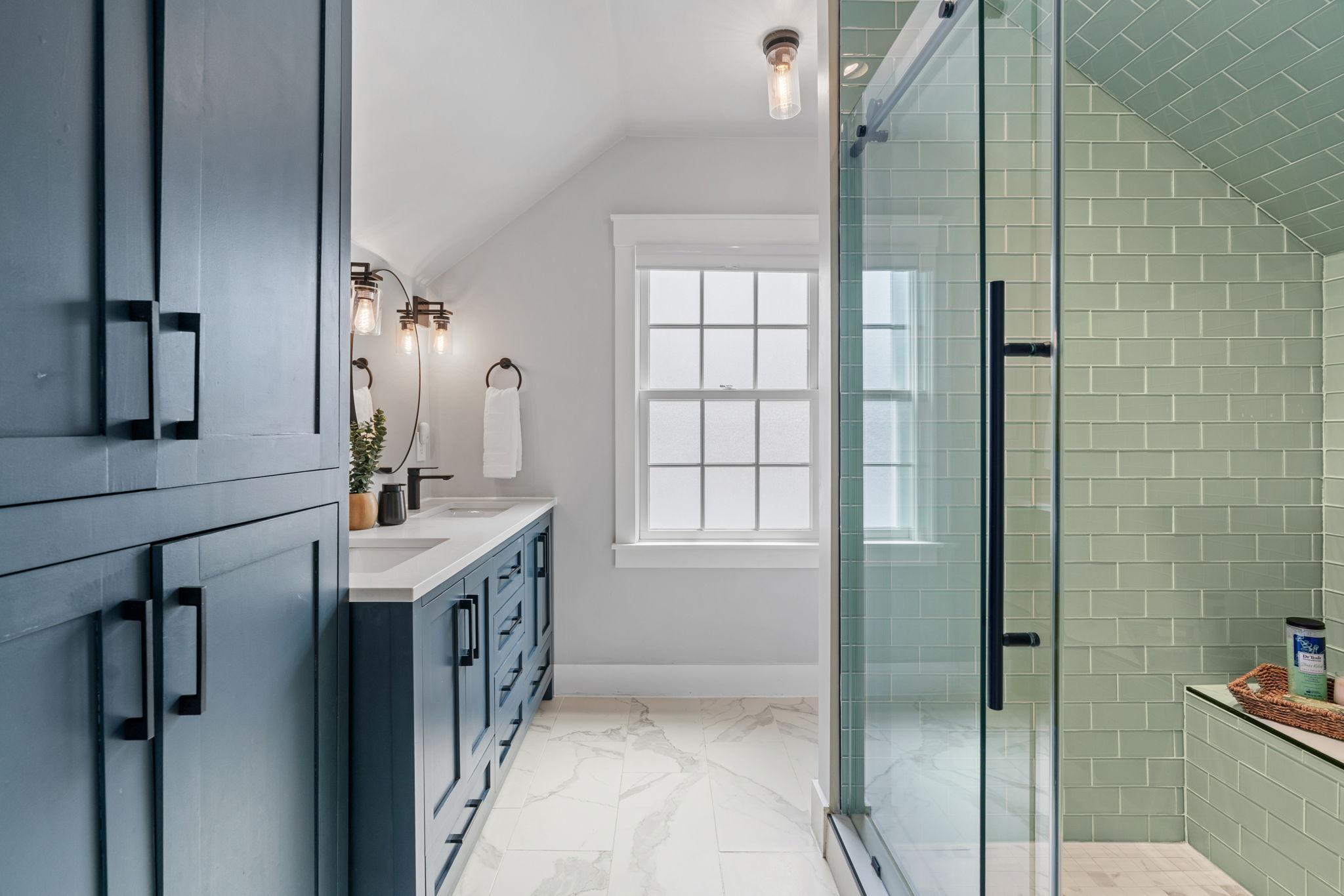 3/4 ensuite bath features in-floor heat