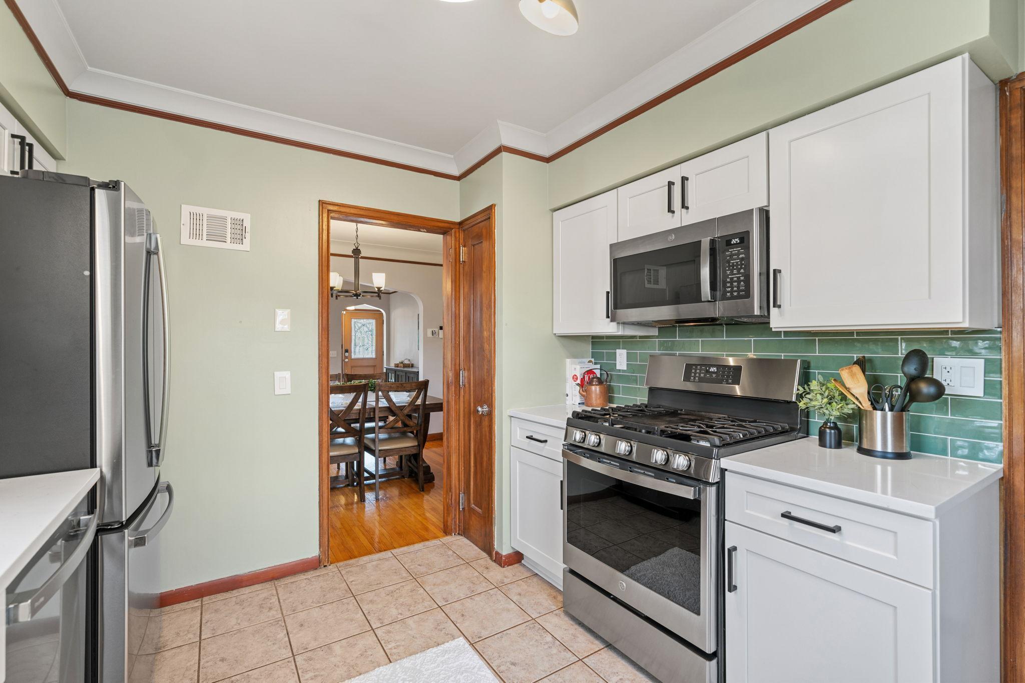 Nice cabinet and counter space