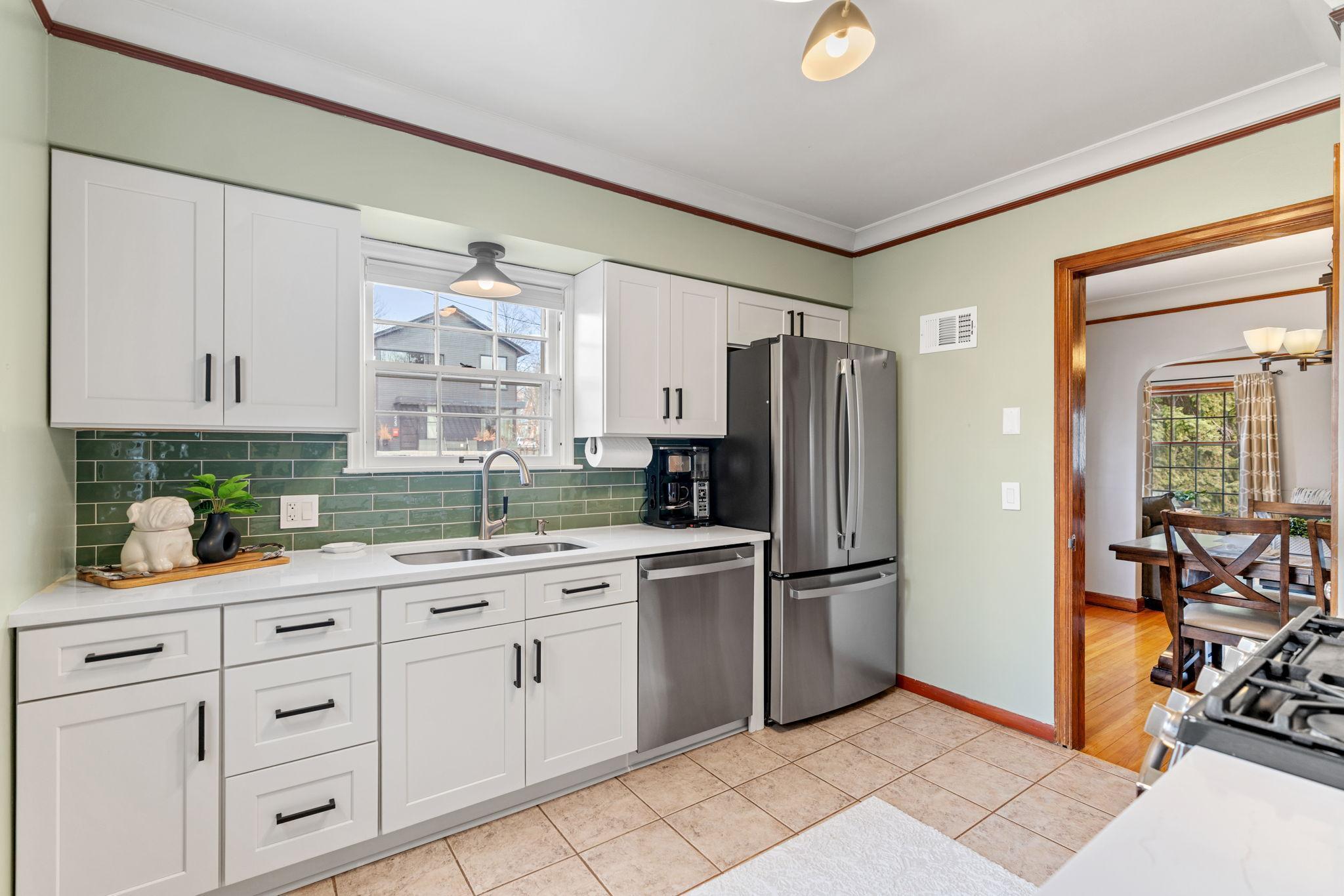 Solid wood doors with plywood skeleton and soft close drawers